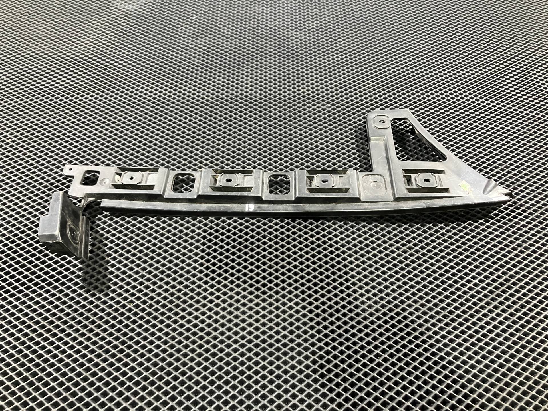 кронштейн крепления бампера заднего Volkswagen Passat B6 2005 OEM 3C5807394