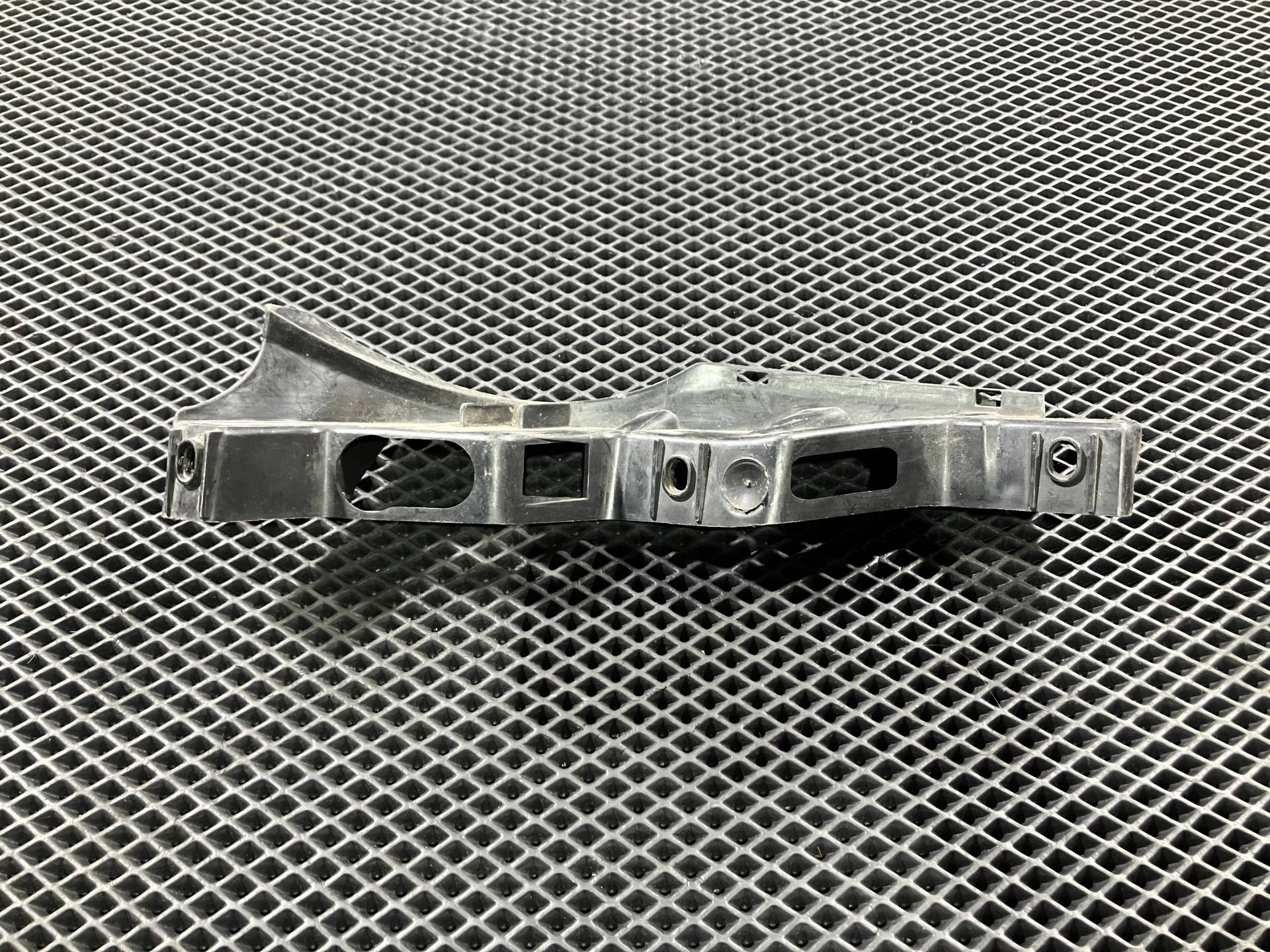 Кронштейн крепления бампера Volkswagen Passat B6 2005 OEM 3C0807889