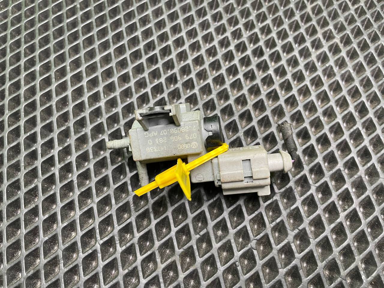 Клапан электромагнитный Audi A8 D4/4H 2012 OEM 079906283D