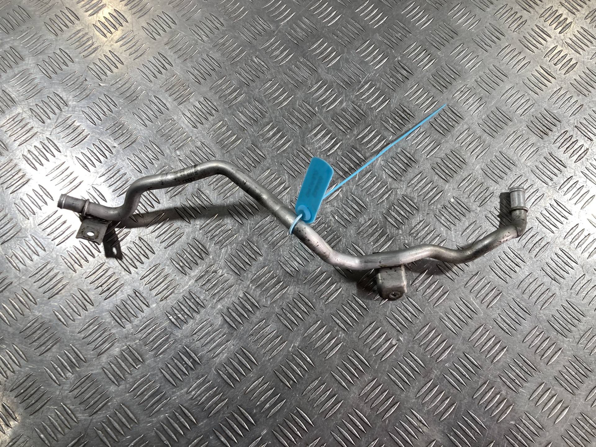 Трубка охлаждающей жидкости металлическая Audi A8 D4/4H 2010 OEM 4H0121400T