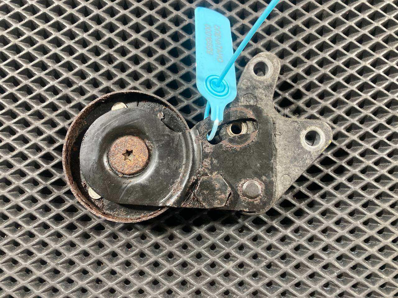 Натяжитель Audi A6 4F/C6 2005 OEM 079903133E