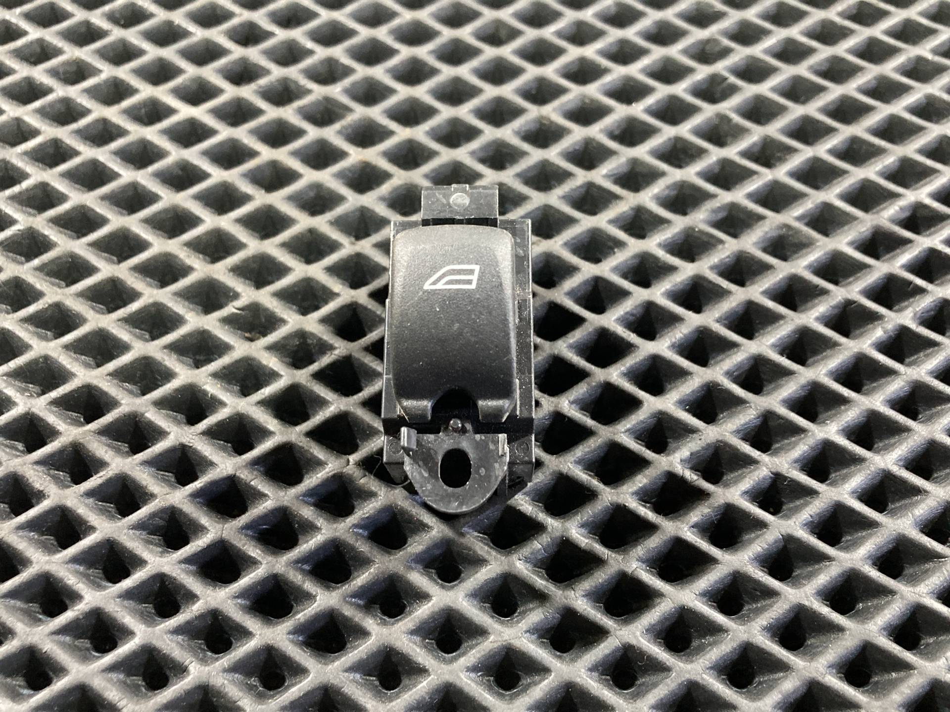 Кнопка стеклоподъемника Land Rover Freelander 2 2010 OEM LR086039, AH2214717AB