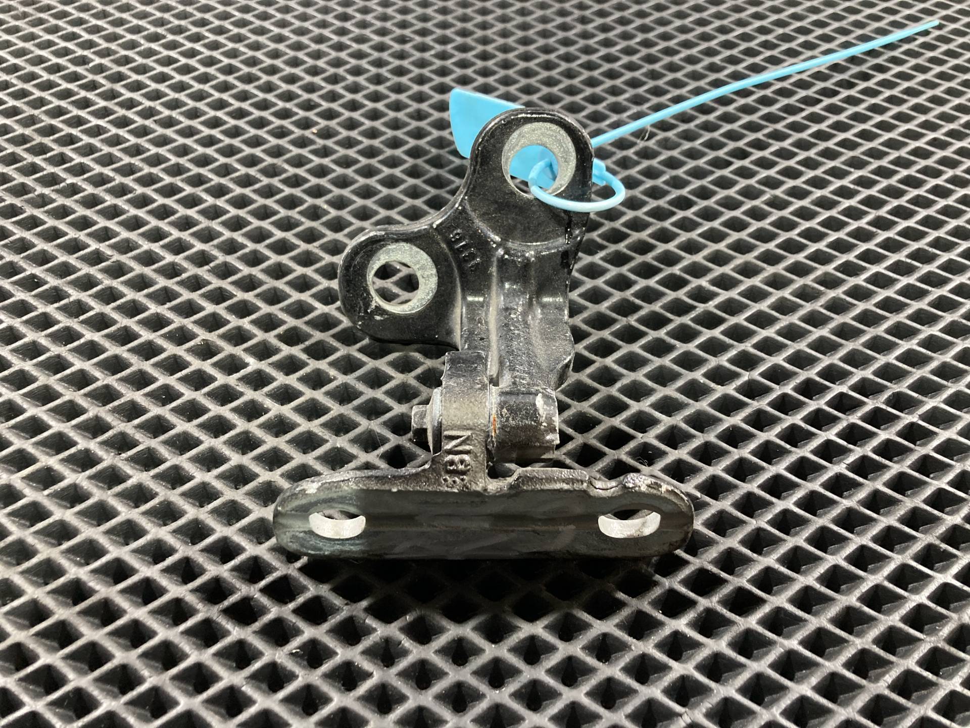 петля двери правой Land Rover Discovery 5 2019 OEM CPLA228A64AD, LR073595