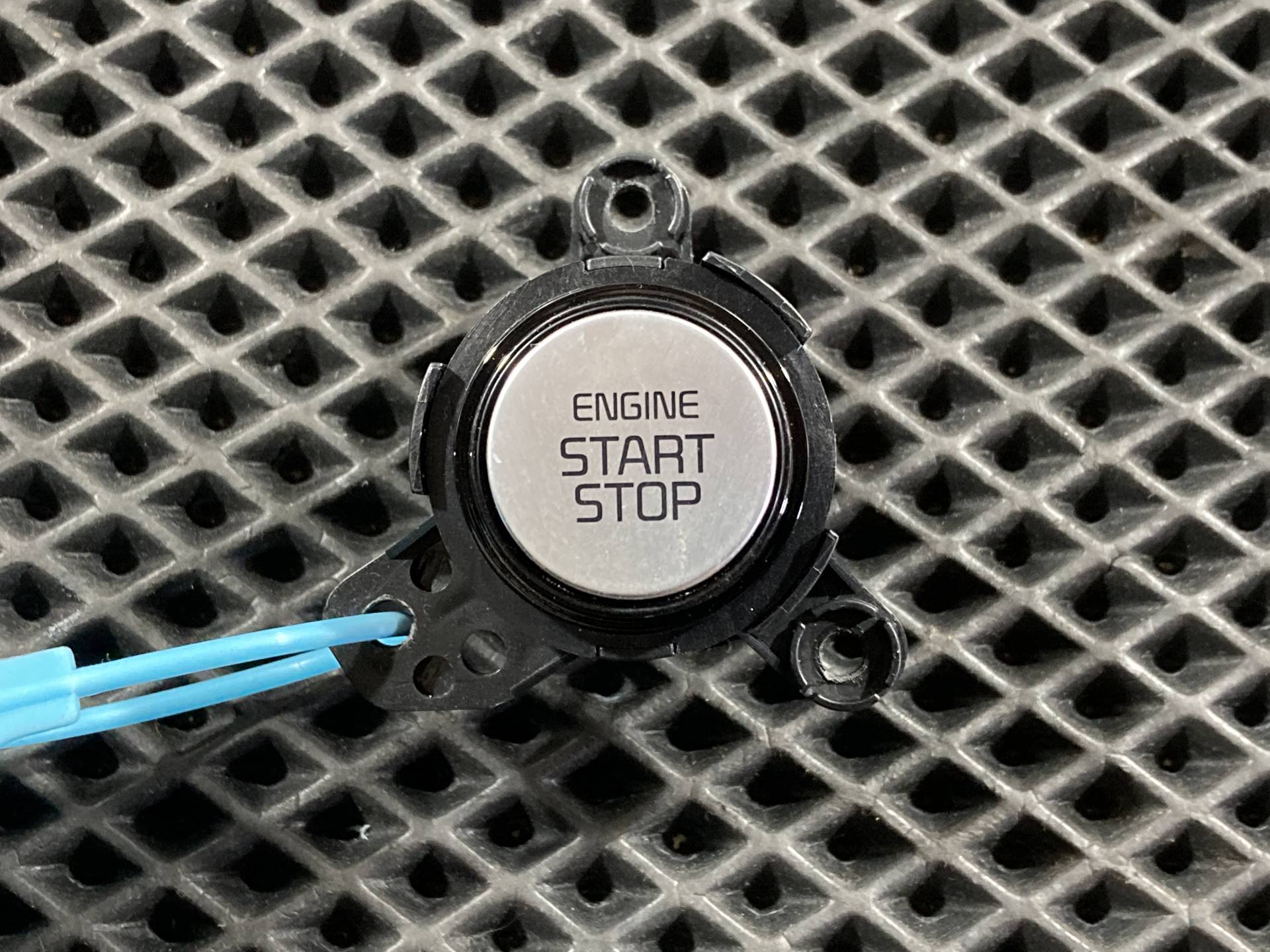 Кнопка запуска двигателя Kia K5 3 2020 OEM 93500-L2000