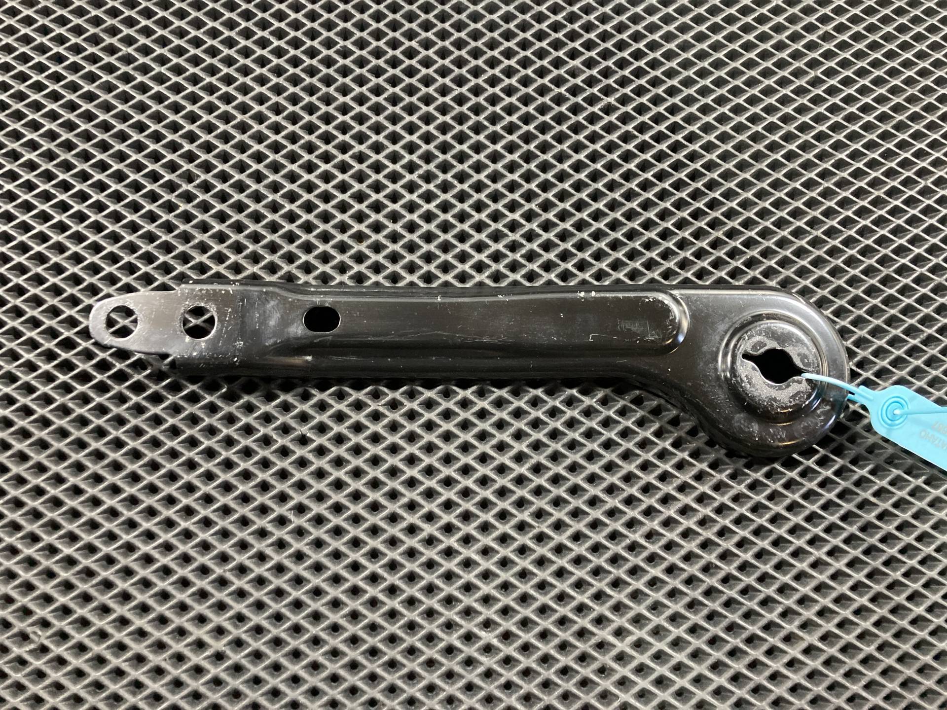 Кронштейн крепления балки подвески Kia K5 3 2020 OEM 55470L1000