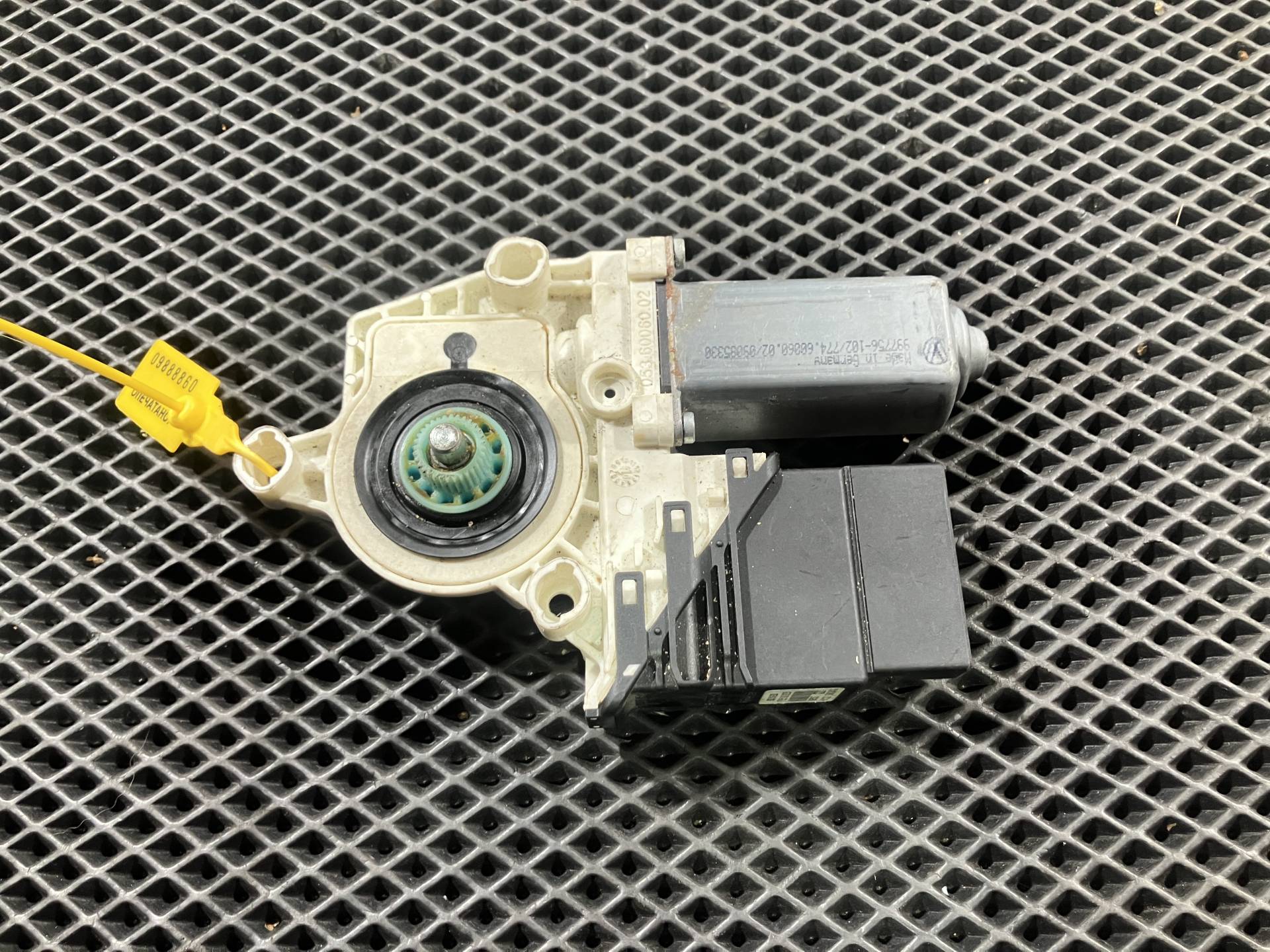 моторчик стеклоподъемника задний левый Volkswagen Jetta 5 2005 OEM 1K0959703D, 1K0959703Q