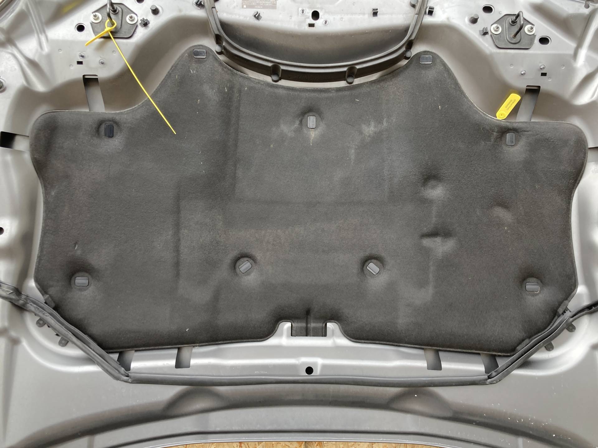 Шумоизоляция капота Jaguar XF 2 2018 OEM T2H3078