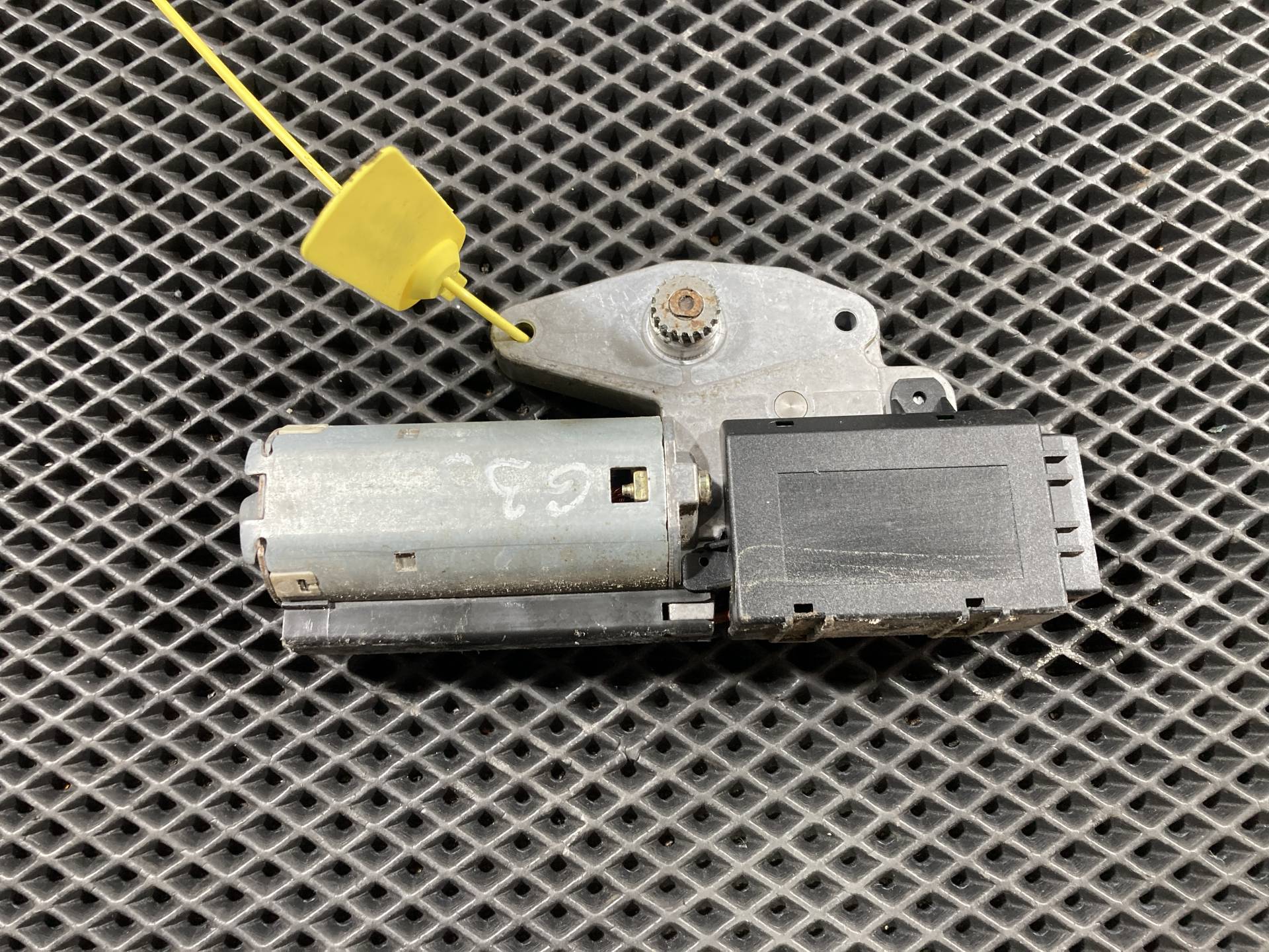 Двигатель электролюка Infiniti G 3 2004 OEM 947696716