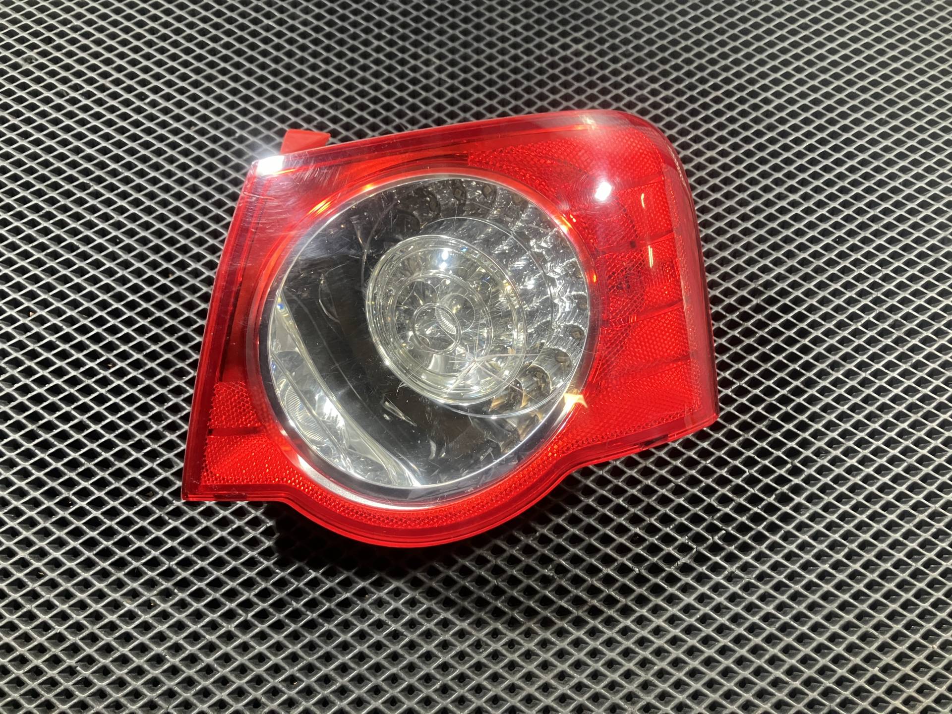 Фонарь задний правый Volkswagen Passat B6 2007 OEM 3C5945096D