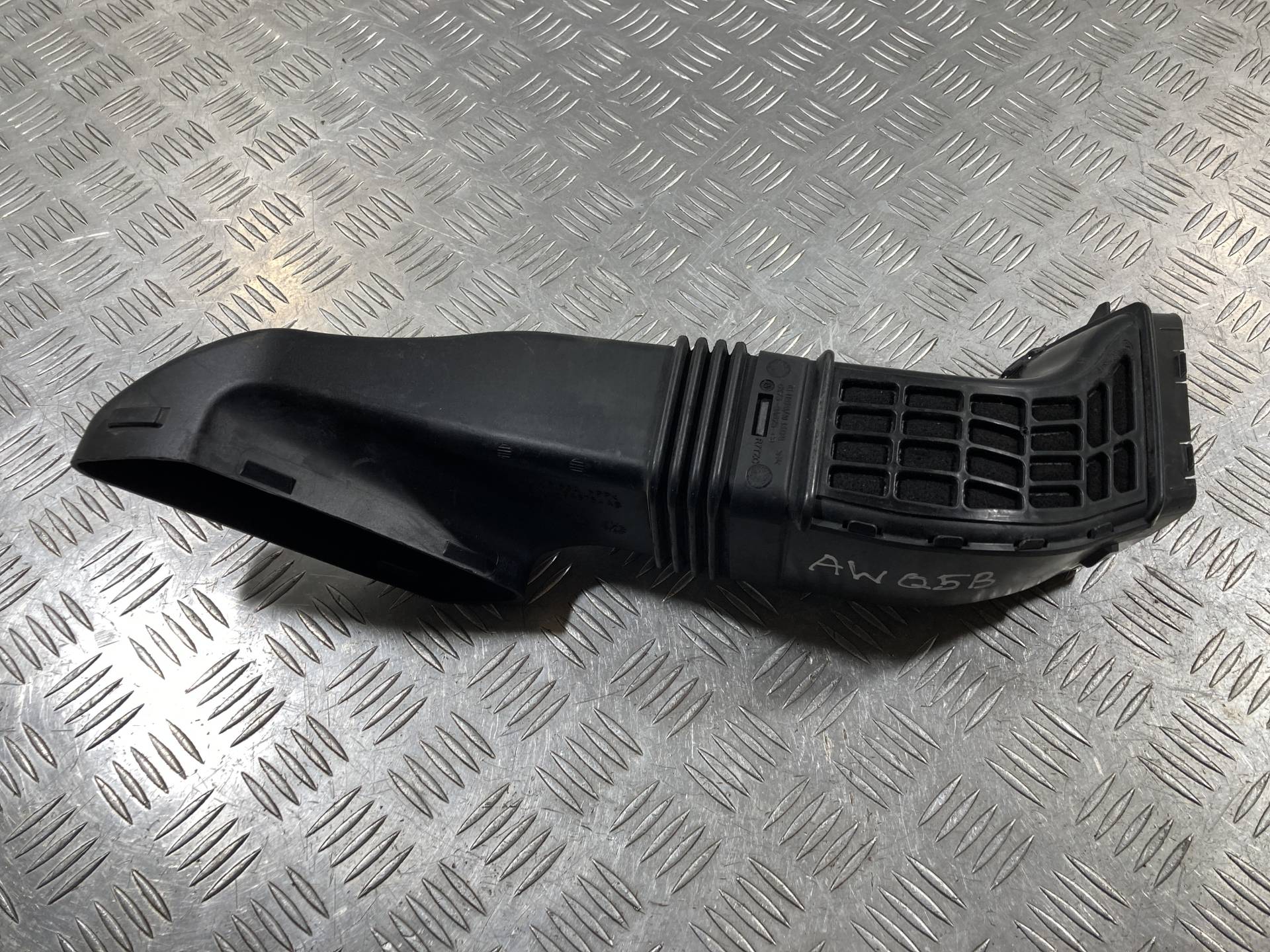 Патрубок воздушного фильтра Jaguar XE X760 2016 OEM GX739A675AB, GX739A675CB, T2H1332, T2H2692, T4A2598