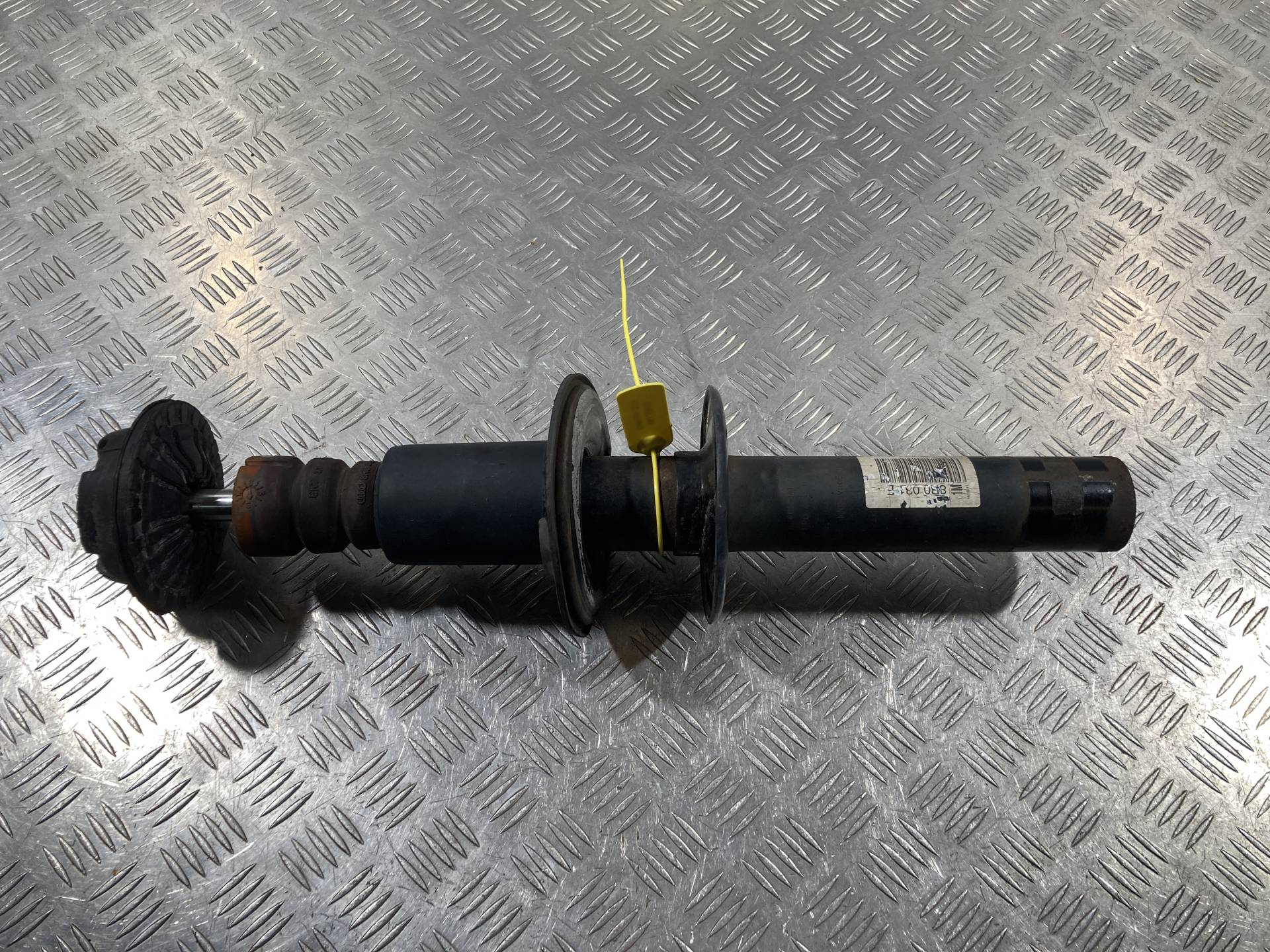 амортизатор передний Audi Q5 8R 2011 OEM 8R0413031F, 8R0031F