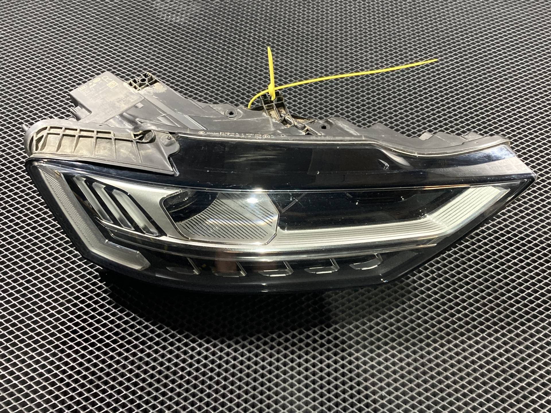 Фара правая Audi A8 D5 2019 OEM 4N0941036