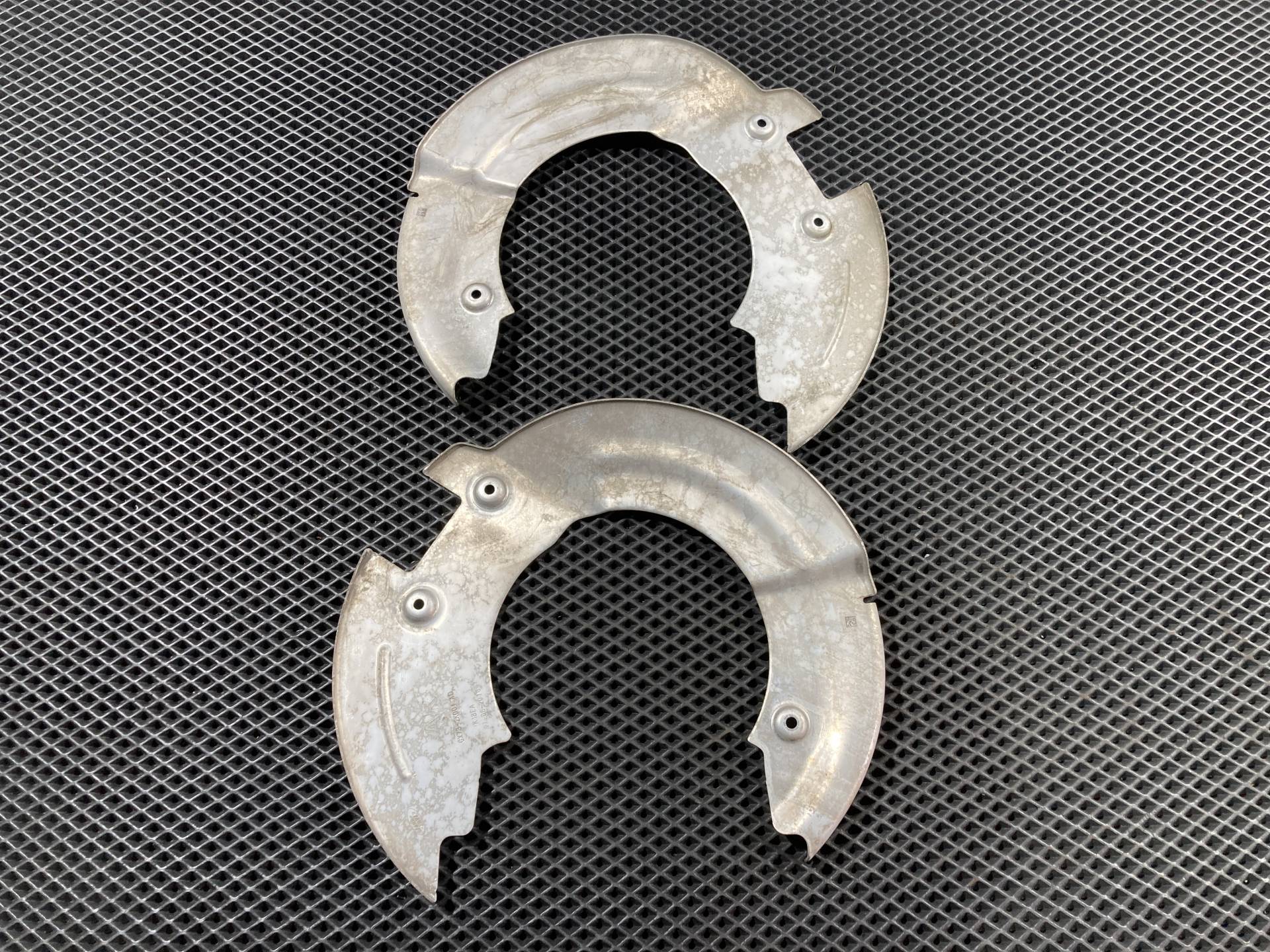 Кожух защитный тормозного диска Jaguar XE X760 2016 OEM GX732K004AD, GX732K005AD, T4N1634, T4N1636