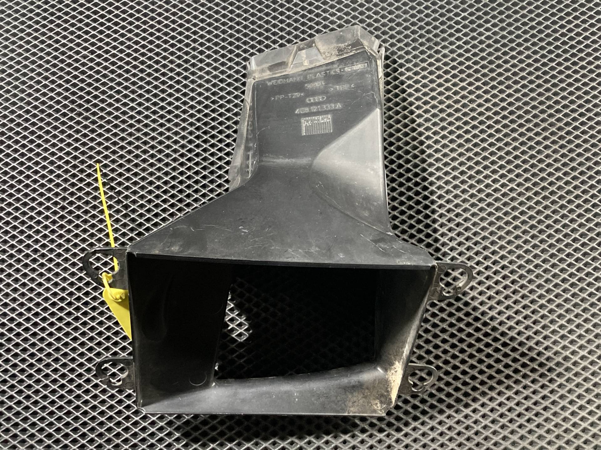 Дефлектор радиатора Audi A7 4G 2012 OEM 4G8121333A