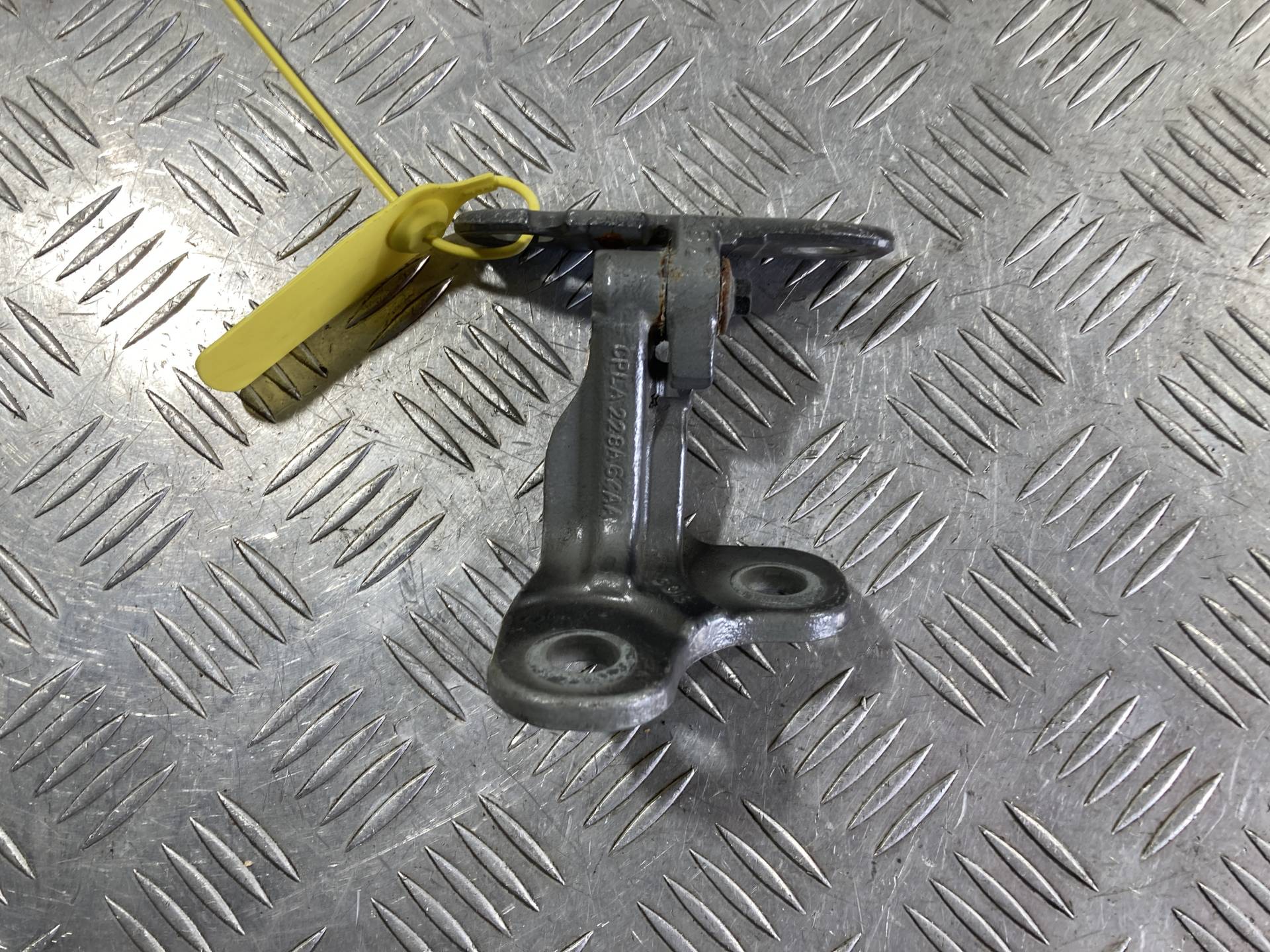 петля двери правой Land Rover Range Rover 4 2019 OEM CPLA228A64AA, LR036575, LR056358, LR073595, T4N2595
