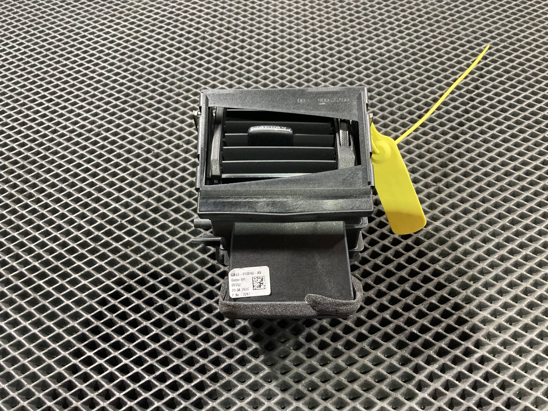 Дефлектор обдува салона Jaguar XF 2 2016 OEM GX63018B08A, GX63018B08AB, T2H23874, T2H30042