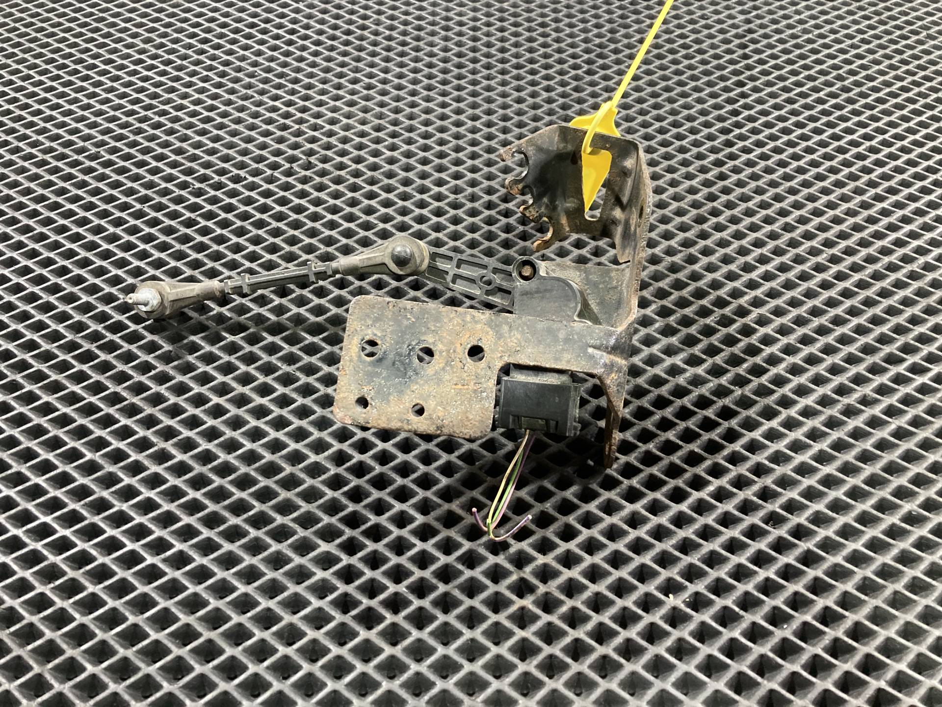 Датчик положения подвески Land Rover Defender 2 2019 OEM CPLA3D026BA, HPLA3C301AA, LR098915