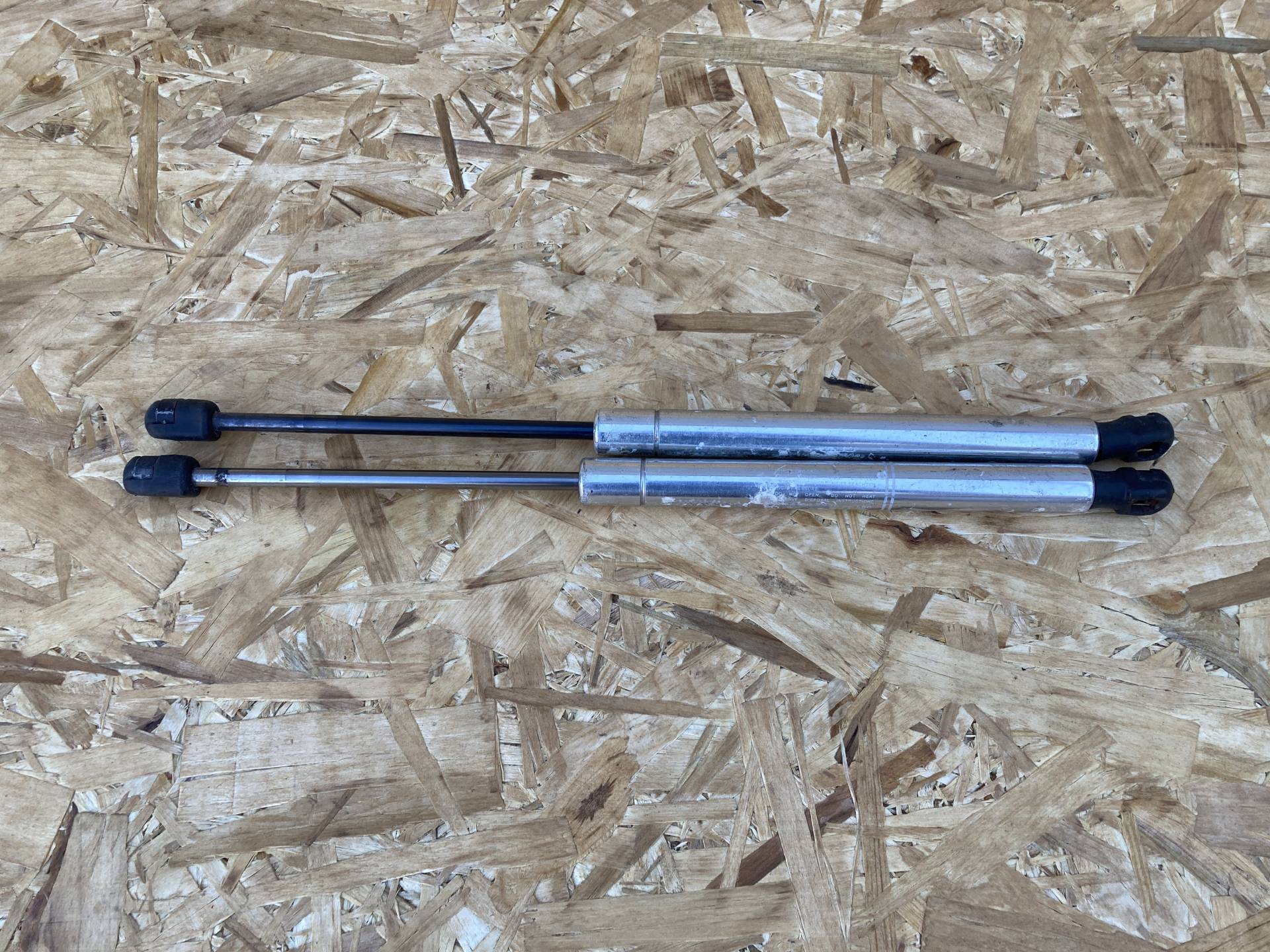 Амортизатор крышки багажника (3-5 двери) Audi S8 D3 2006 OEM 4E0827552B, 4E0827552C
