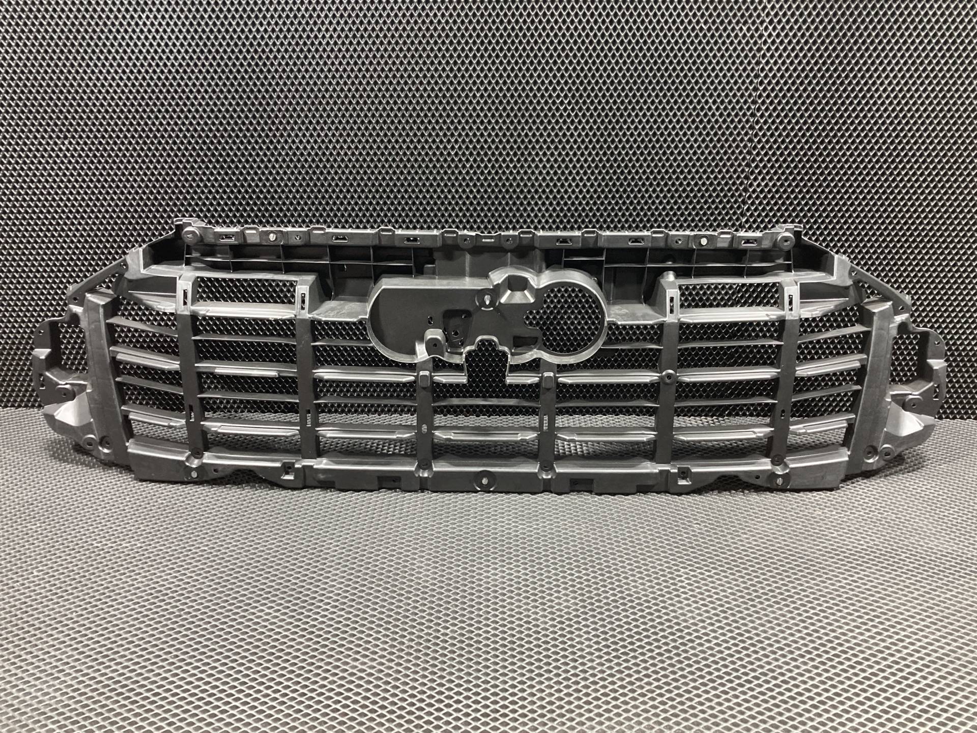 Кронштейн решетки радиатора Audi Q7 4M 2020 OEM 4M0807233D