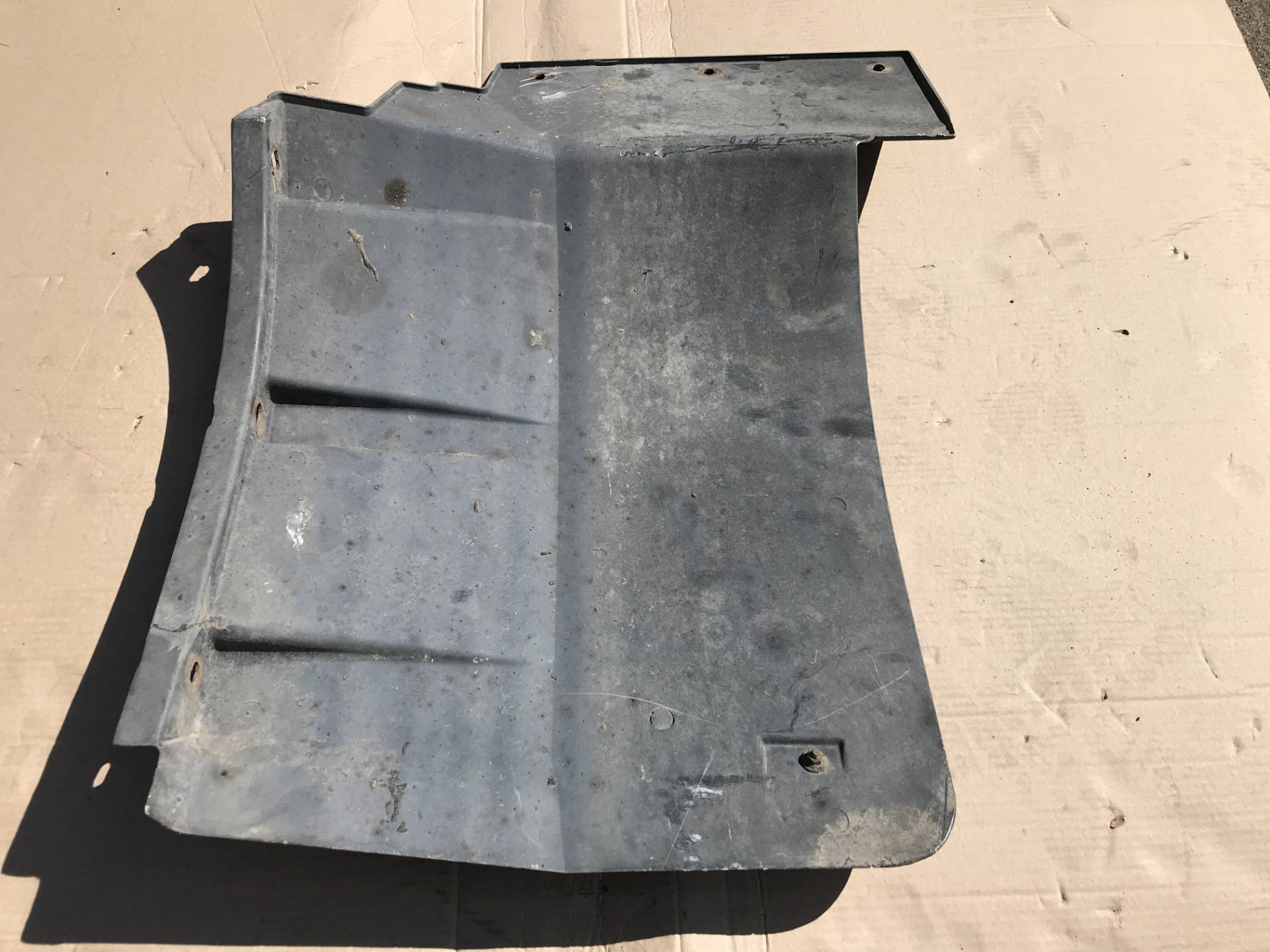 Крыло daf 95/95xf/xf95/105 переднее левое. Daf cf 85 кронштейн переднего бампера. Подкрылок даф 105 задний. 1796249 daf. Подкрылки даф.