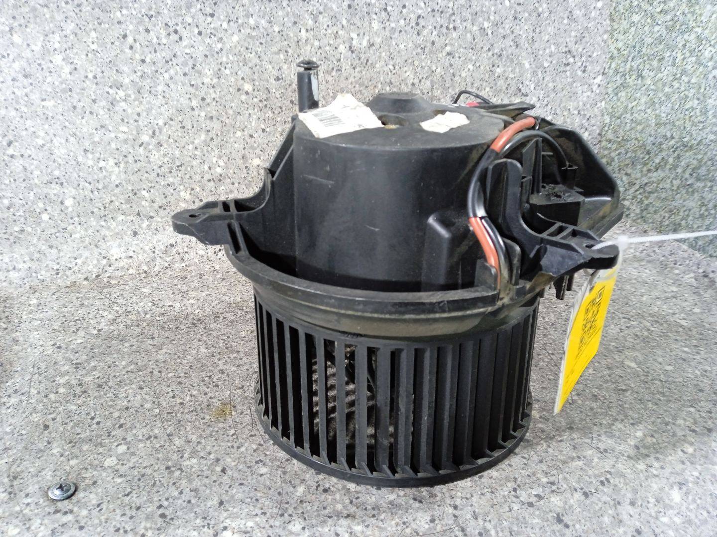 Отопитель valeo. Дастер 2017 мотор отопителя VALEO. 8l0862257n лопасти моторчика.