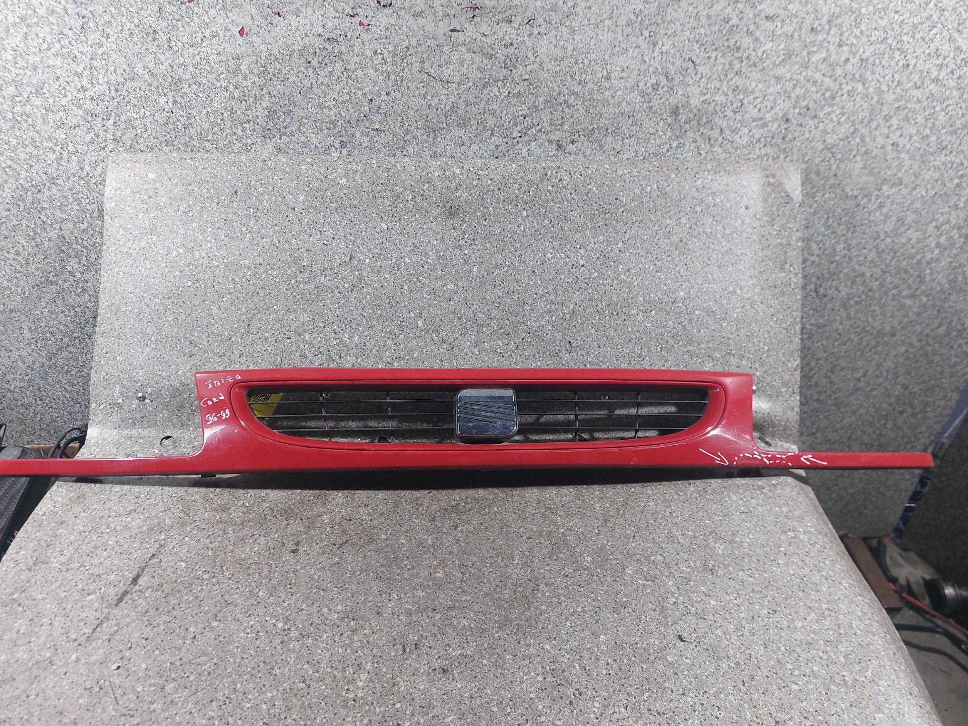 Решетка радиатора к SEAT Ibiza 6K0854643, 0, купить | DT-46023059889. Фото #1