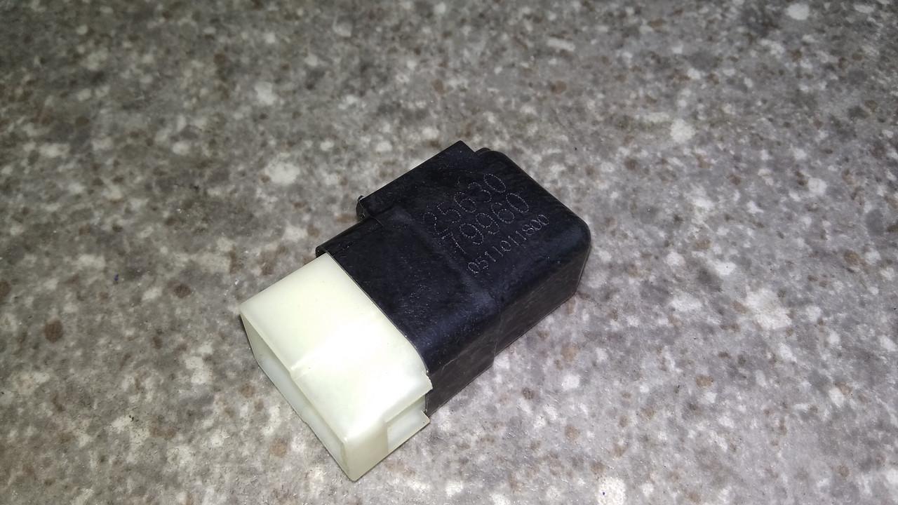 Реле паузы стеклоочистителя qashqai j10 2013. Ниссан атлас грузовик реле поворота 1990-. Nissan 25630-79960. Реле сигнала 25630-79960 nissan эксперт. Реле сигнала ниссан.