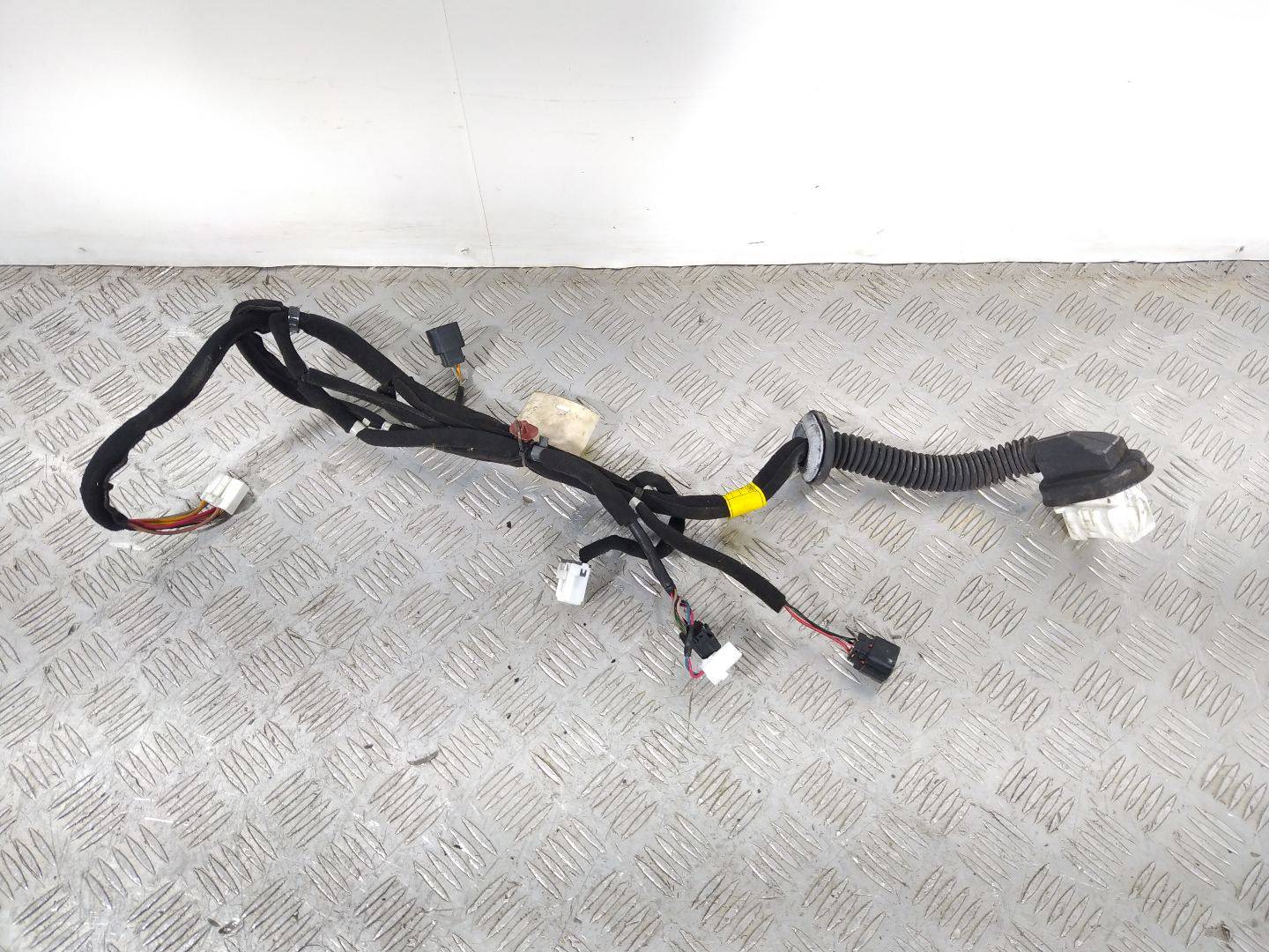 Жгут электропроводки hyundai galloper 97 год. Land rover discovery 3 электропроводка. Коса хендай. Проводка хендай гетц. Проводка хендай гетц.