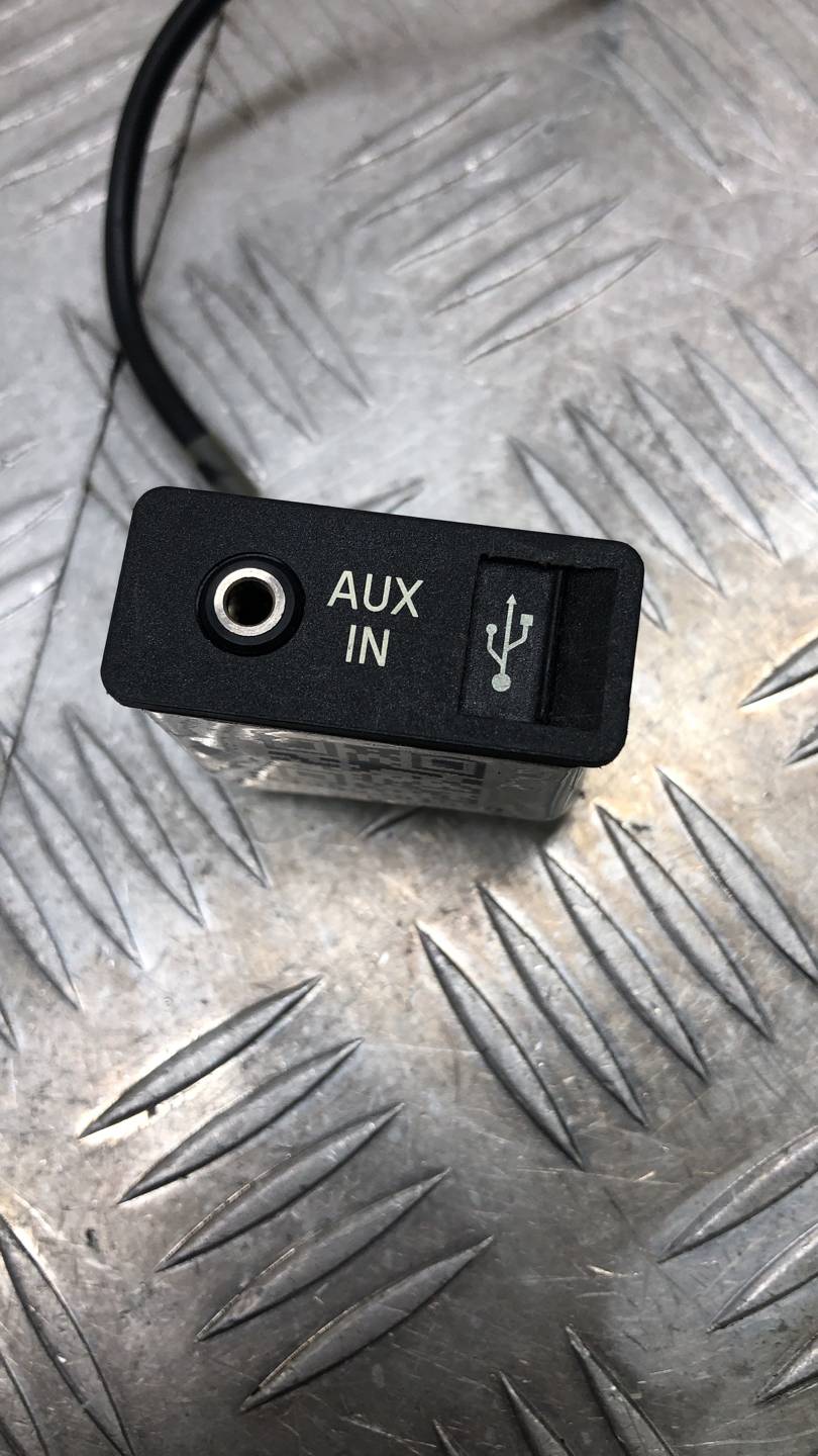 Разъем AUX / USB BMW X5 (E70) купить в России