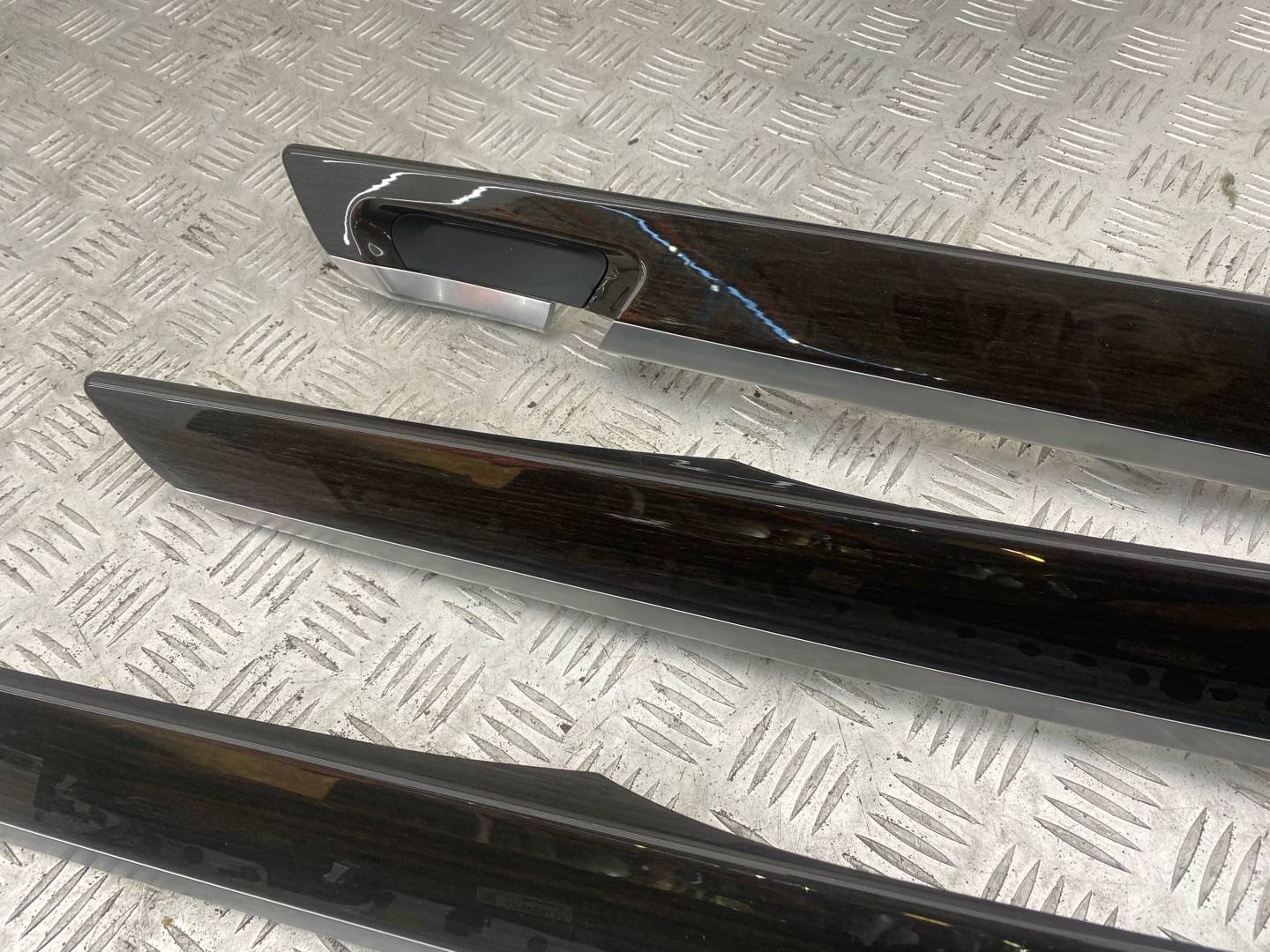 Накладка двери декоративная BMW 7-Series (F01/F02) купить в России