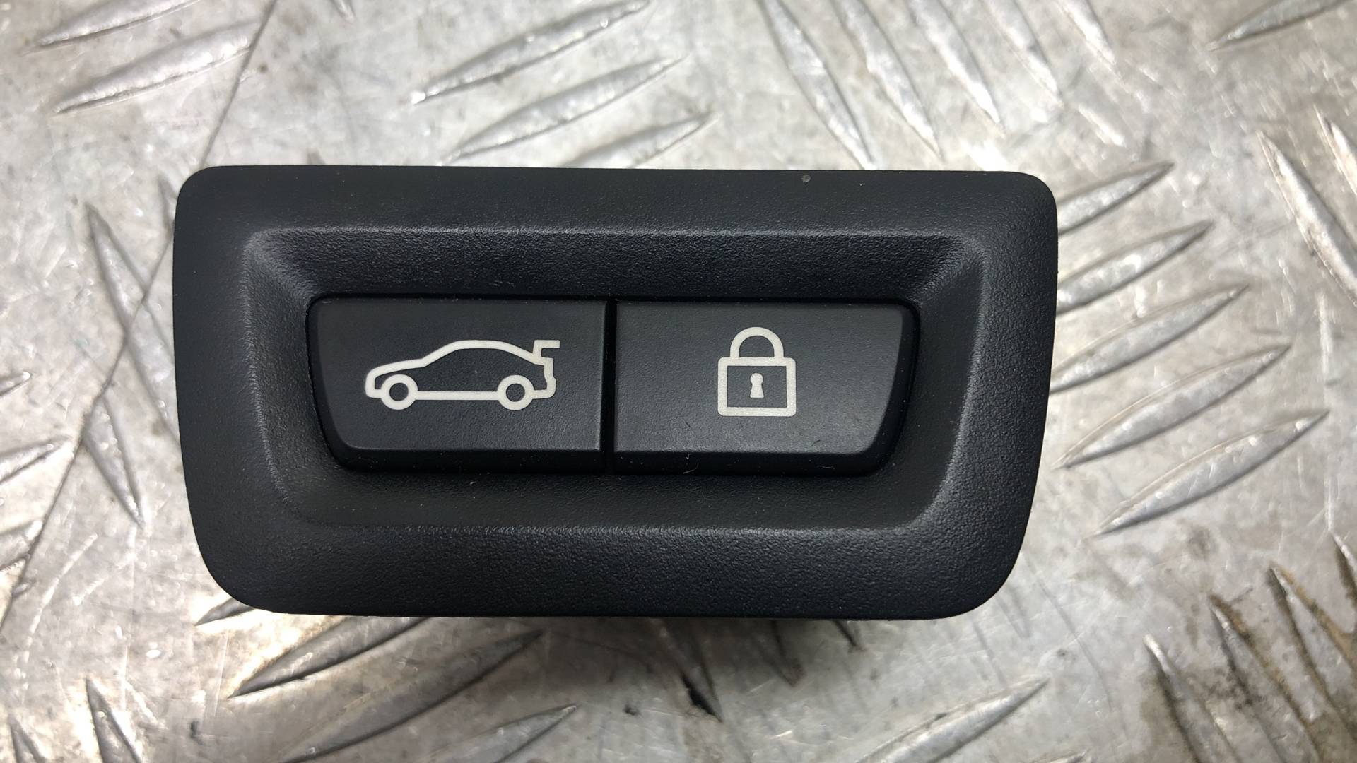 Кнопка открывания багажника BMW X3 (F25) купить в Беларуси