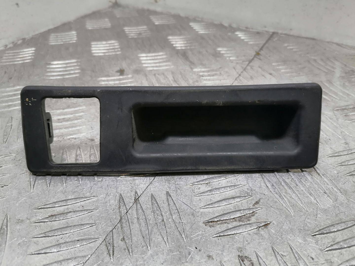 Кнопка открывания багажника BMW 5-Series (F07/F10/F11/F18) купить в России