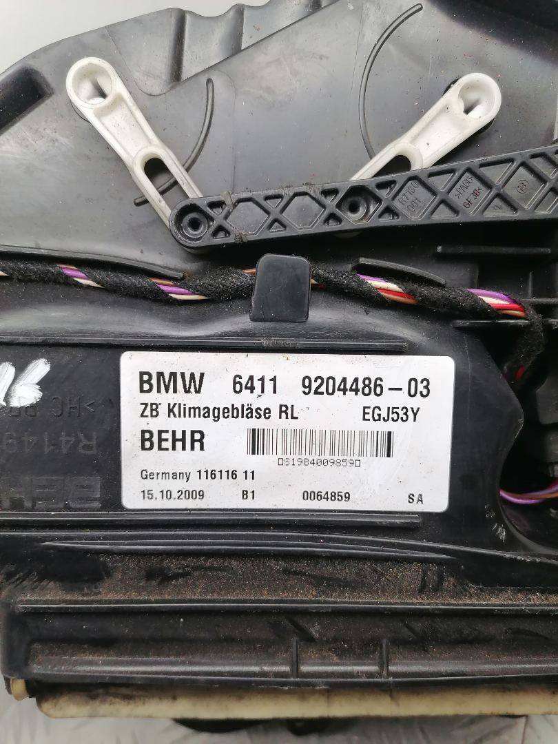 Моторчик печки (вентилятор отопителя) BMW 7-Series (F01/F02) купить в России