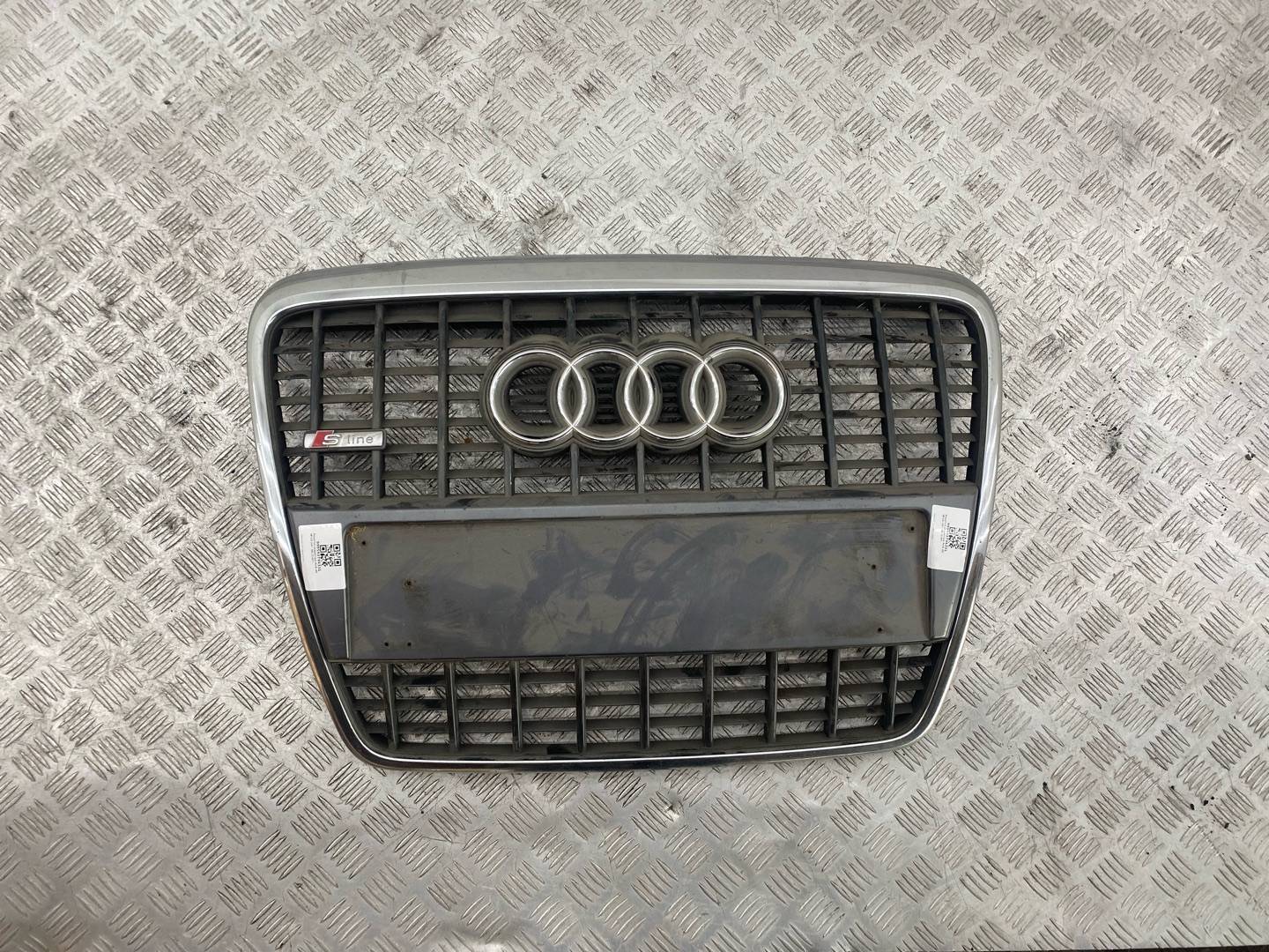 Решетка радиатора Audi A6 C6 купить в Беларуси