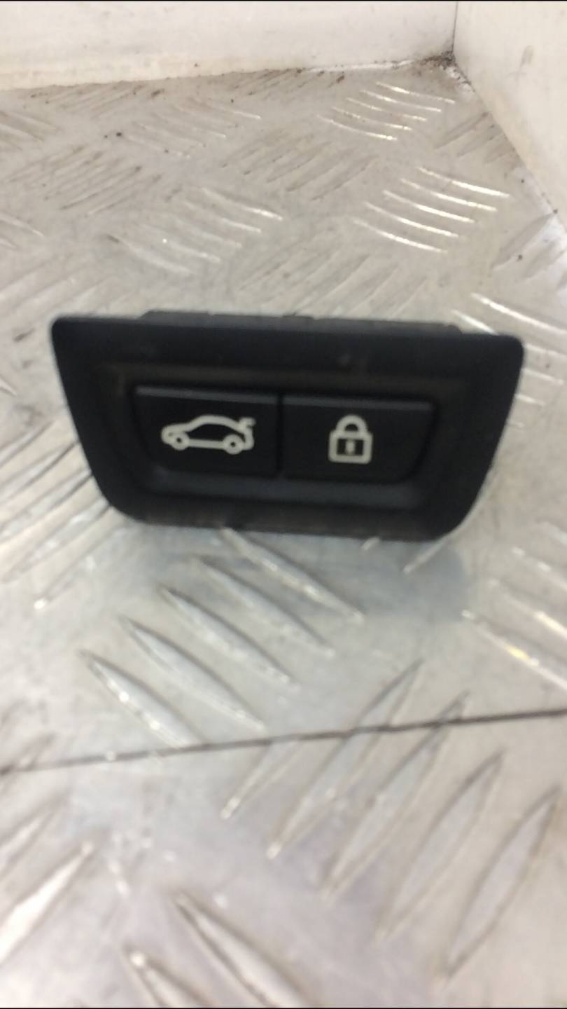 Кнопка открывания багажника BMW 7-Series (F01/F02) купить в России