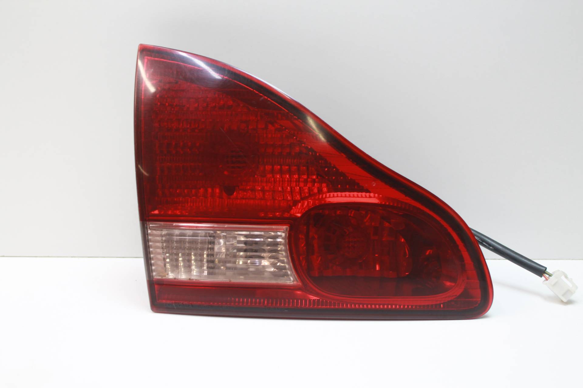 фонарь крышки багажника левый Toyota Ipsum 2