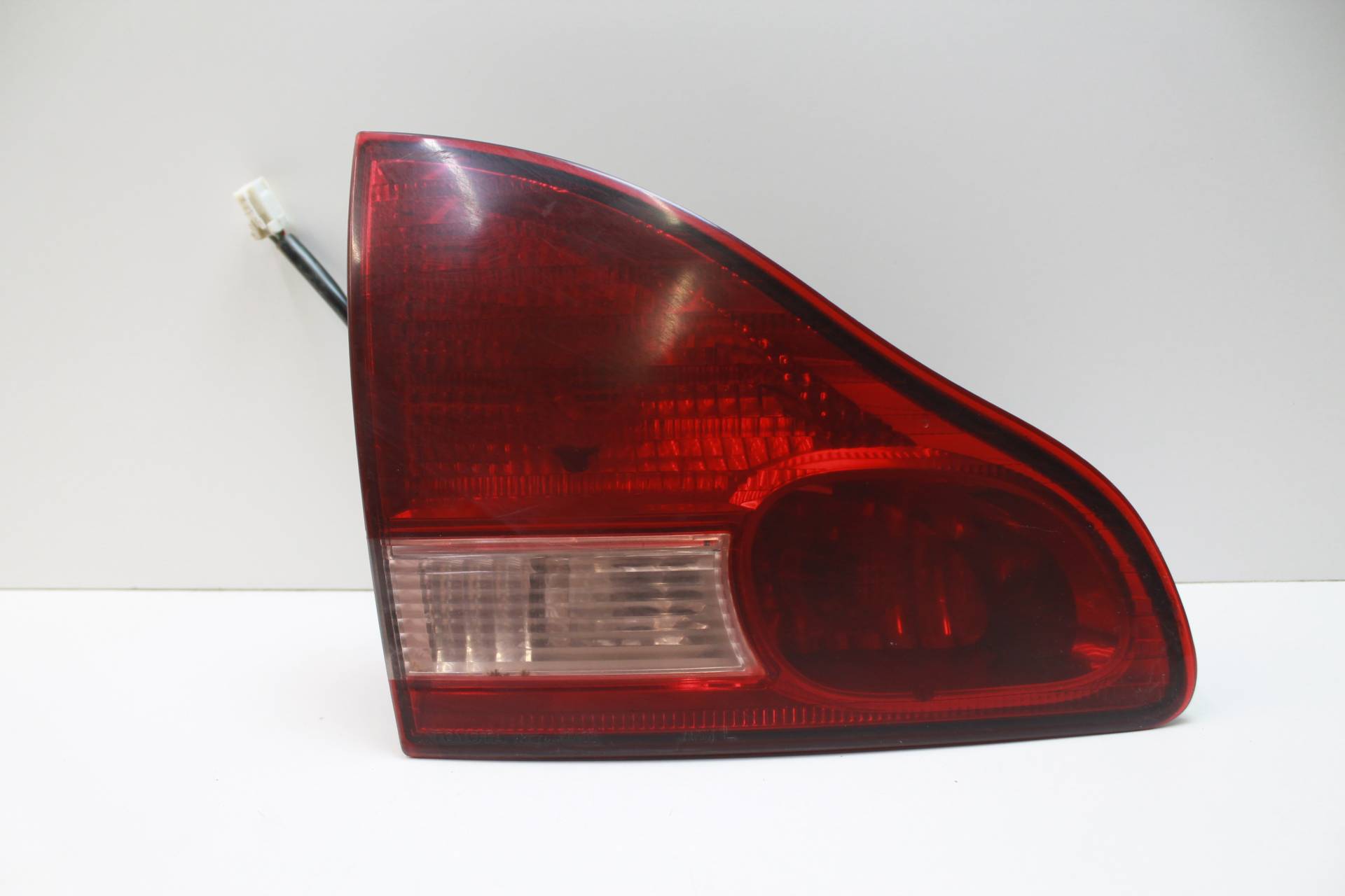 фонарь крышки багажника левый Toyota Ipsum 2