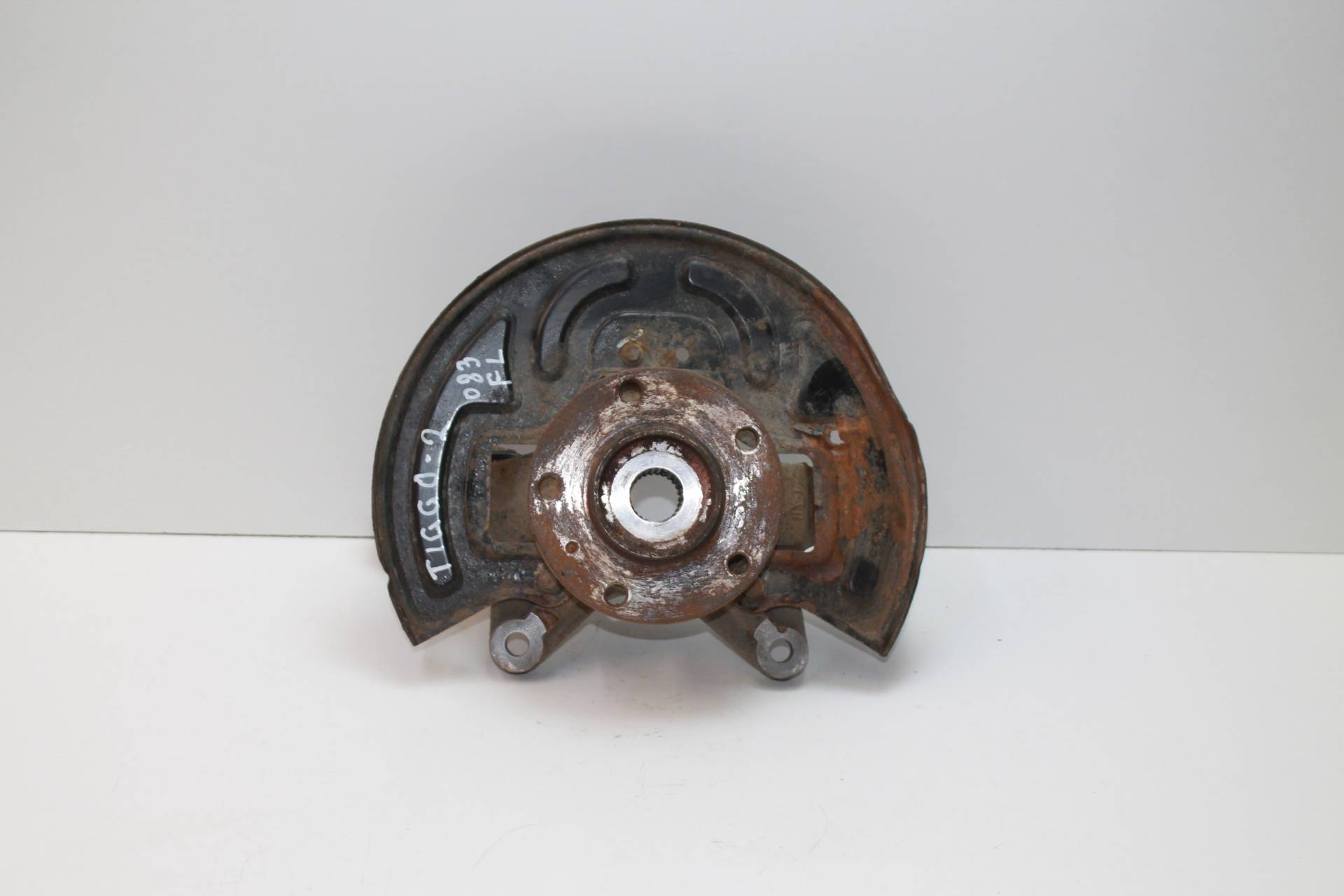 кулак передний левый Chery Tiggo 2 2