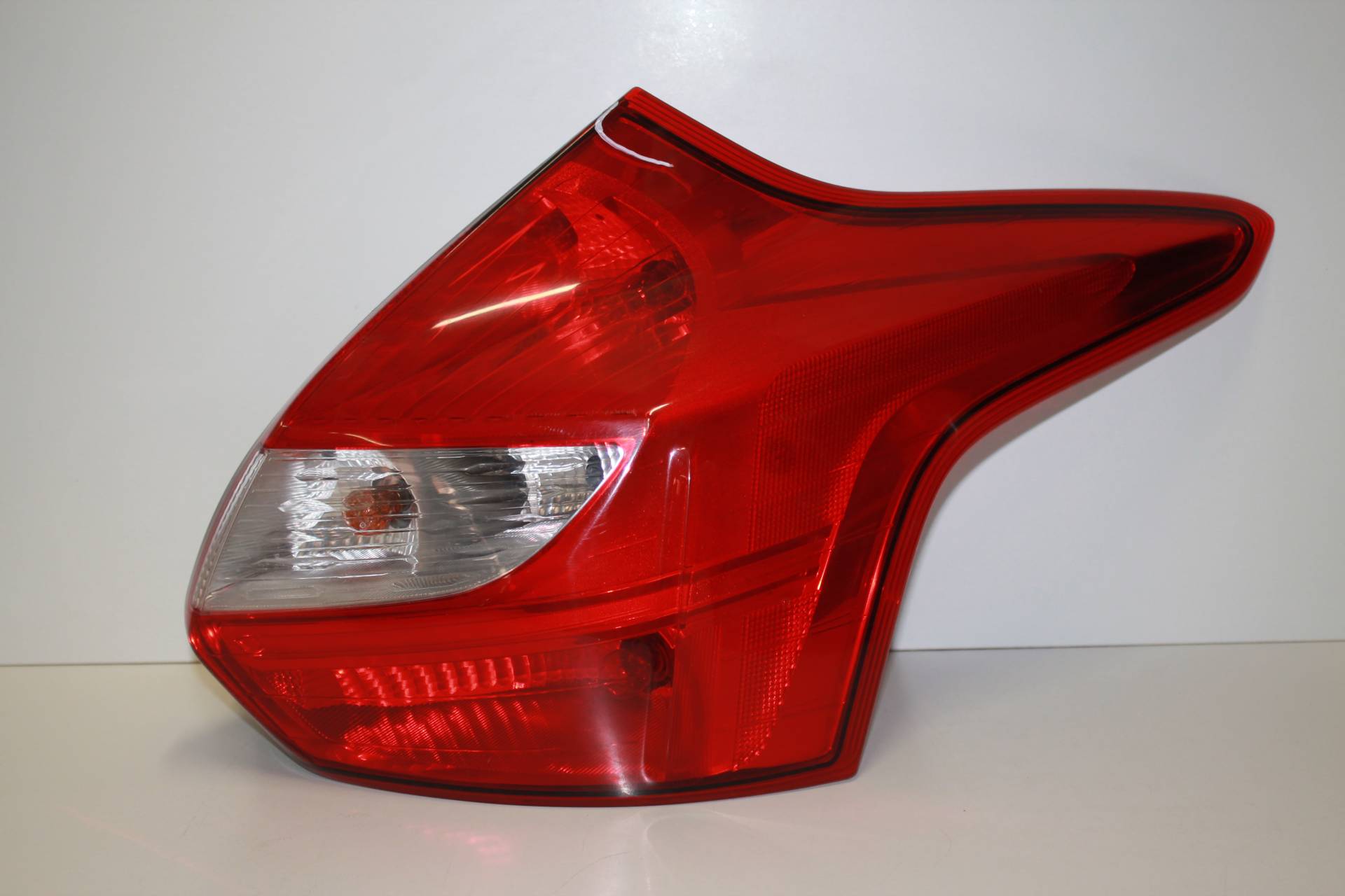 фонарь задний правый Ford Focus 3