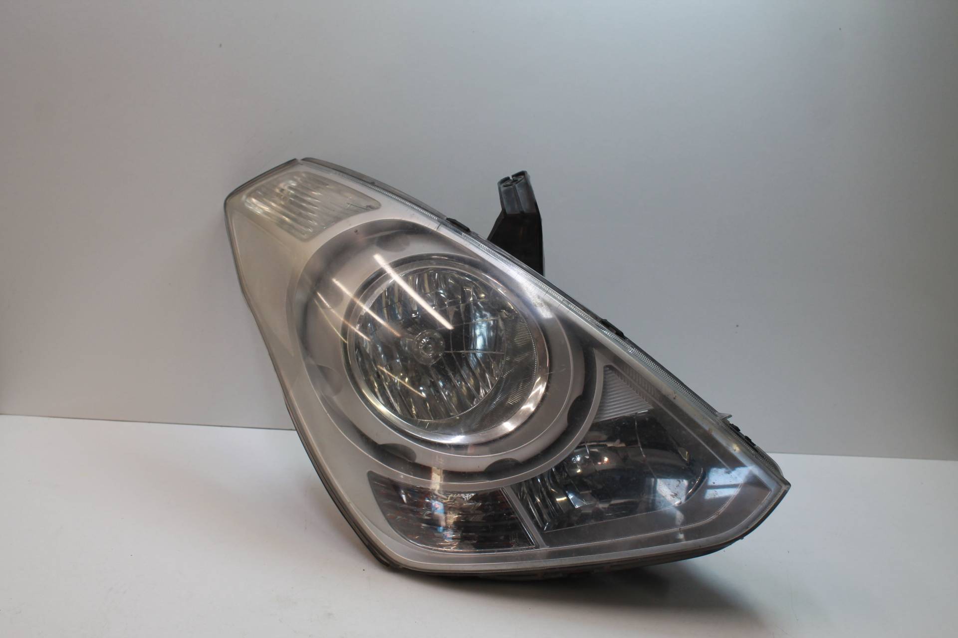 фара правая Hyundai H-1 Grand Starex