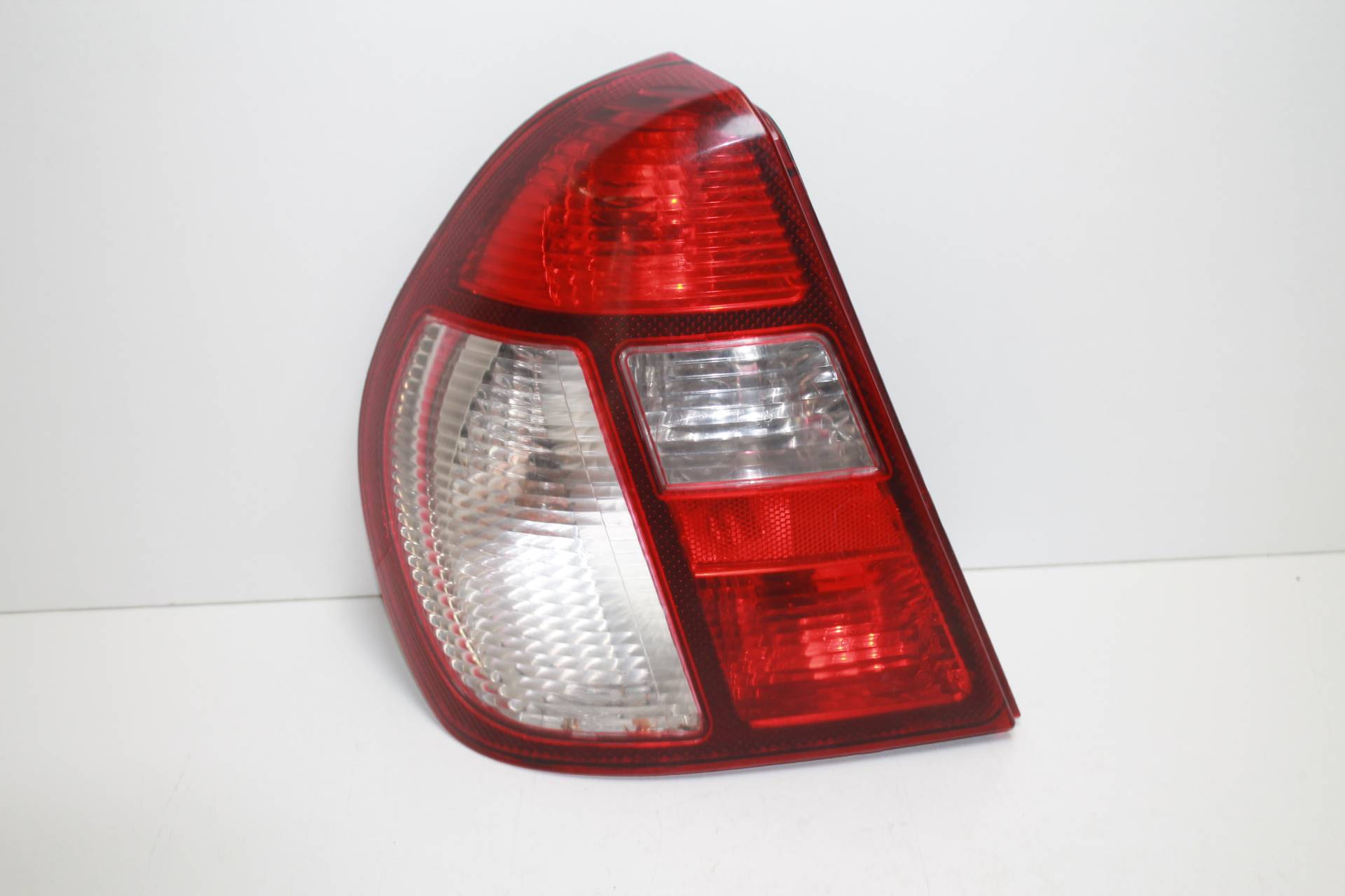 фонарь задний левый Renault Symbol