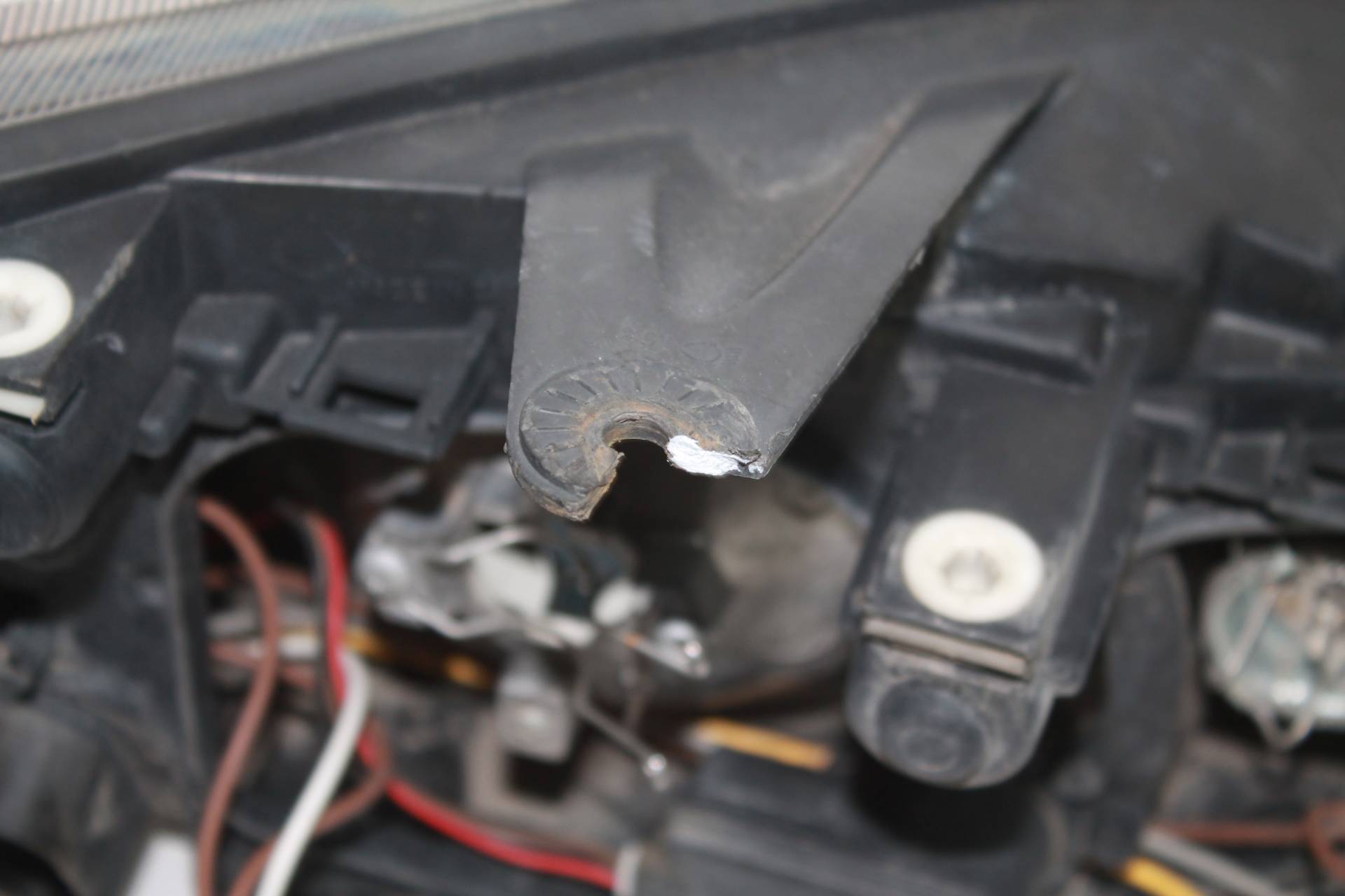 фара левая Ford Focus 2