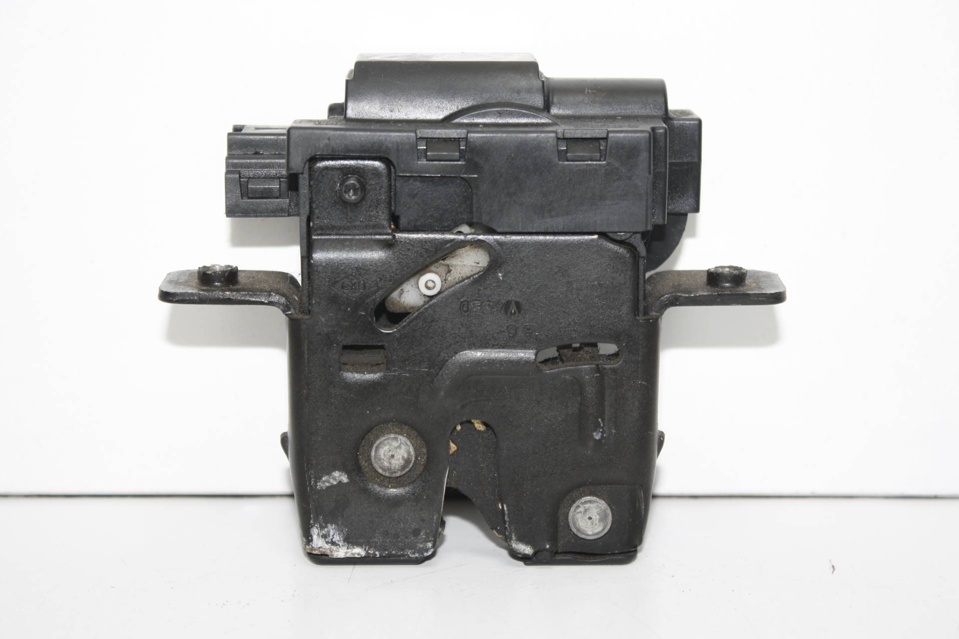 замок багажника Nissan Micra 3 (K12)