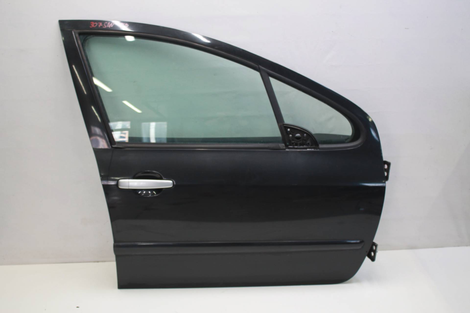 дверь передняя правая Peugeot 307
