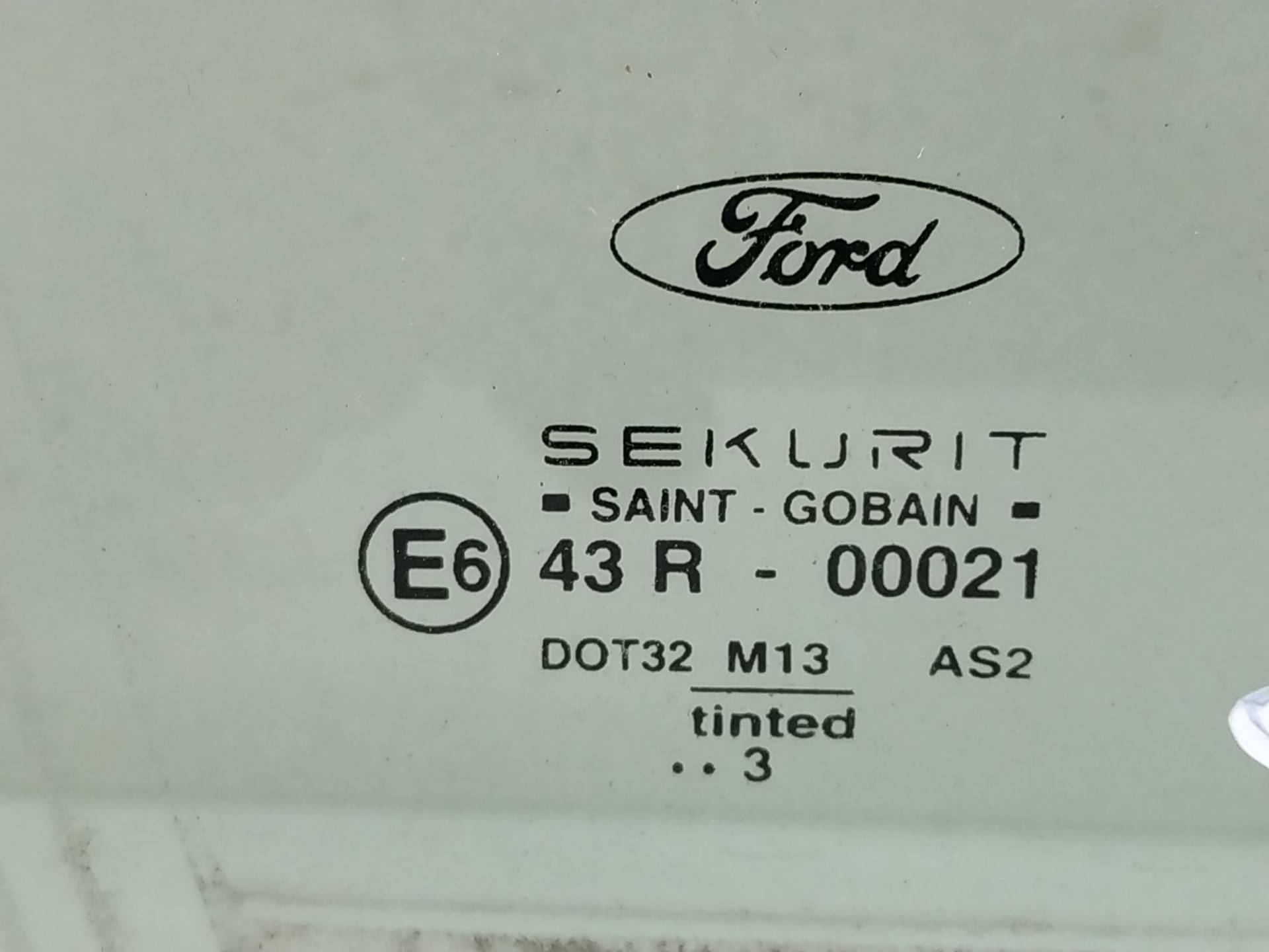 Стекло двери передней правой Ford Mondeo 3 купить в Беларуси