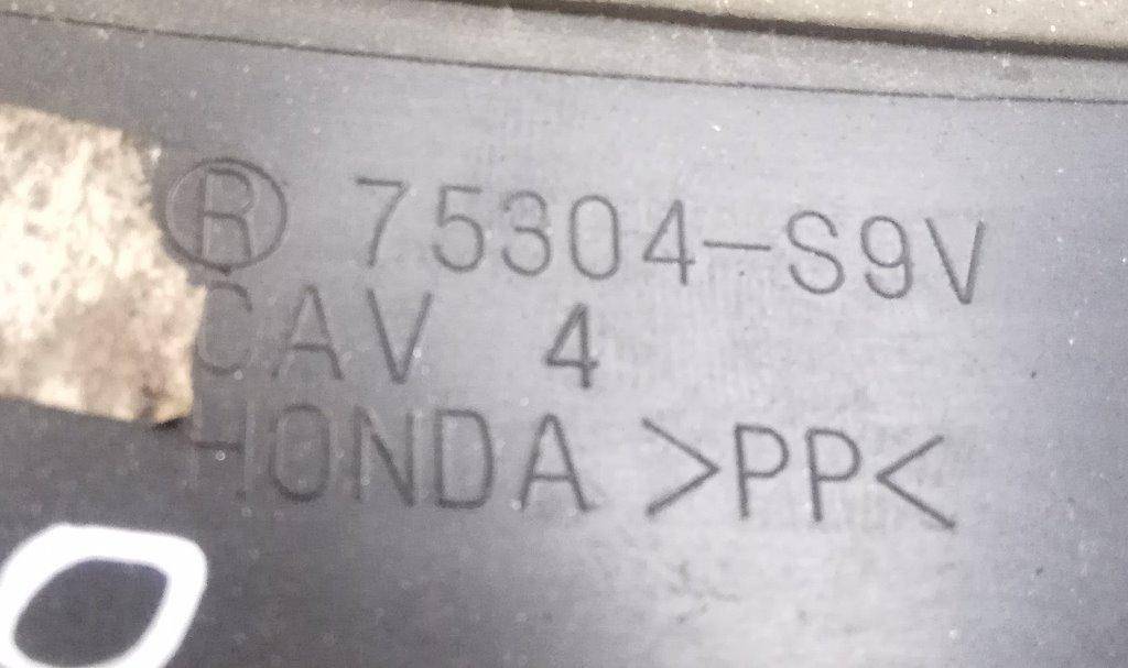 Накладка декоративная (молдинг) заднего правого крыла Honda Pilot 1 купить в России
