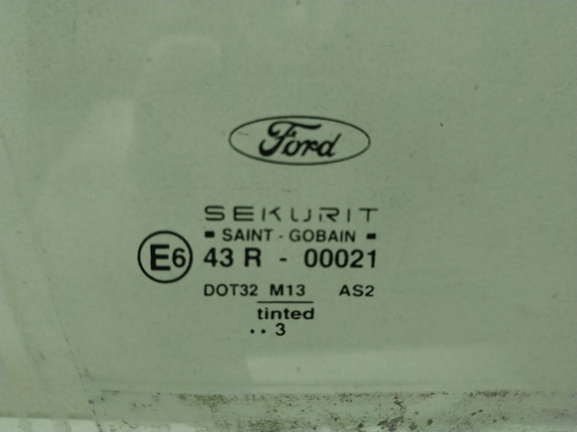 Стекло двери передней правой Ford Mondeo 3 купить в России