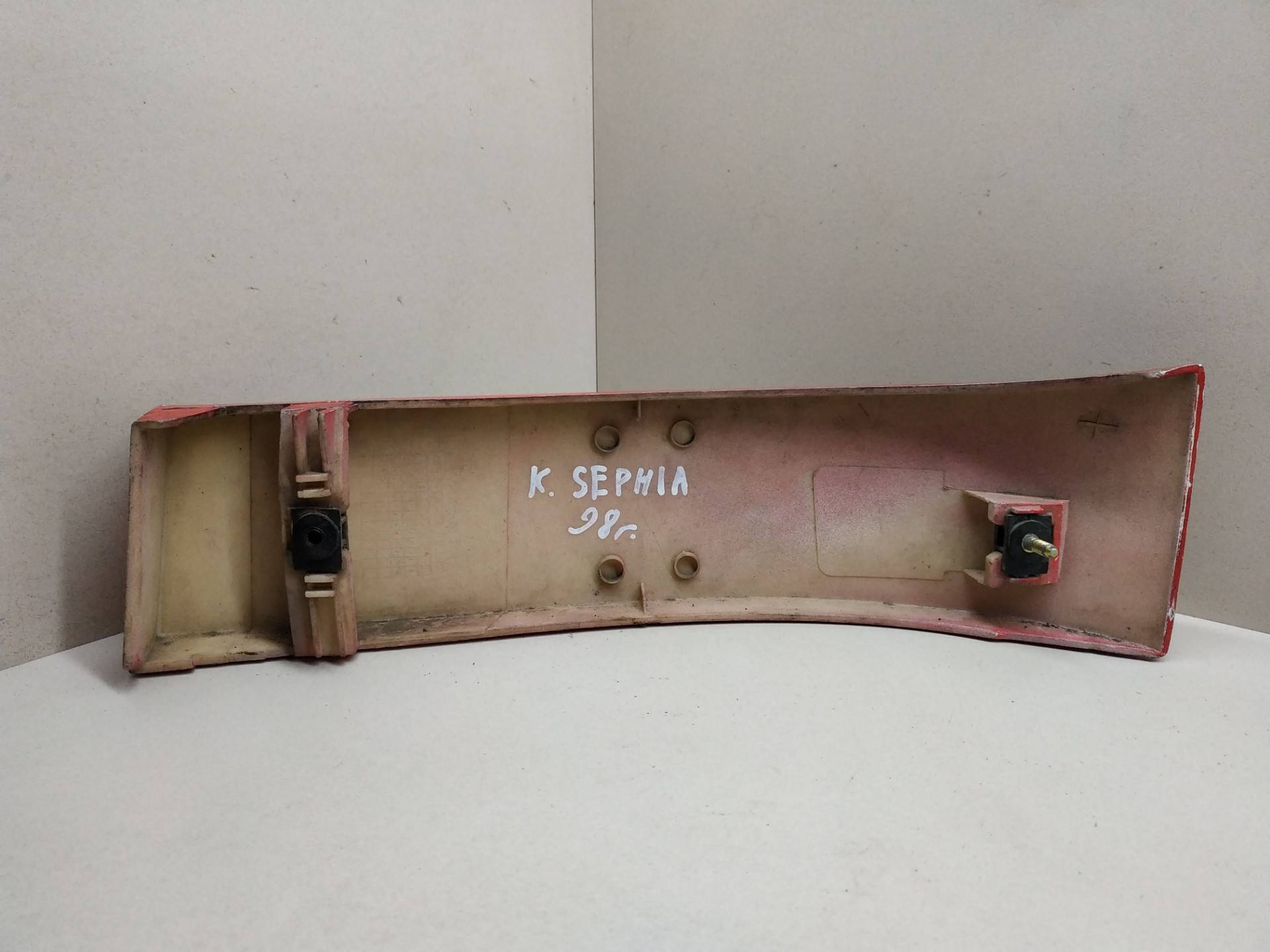 Накладка (планка) под фонарь левая Kia Sephia 1 купить в Беларуси