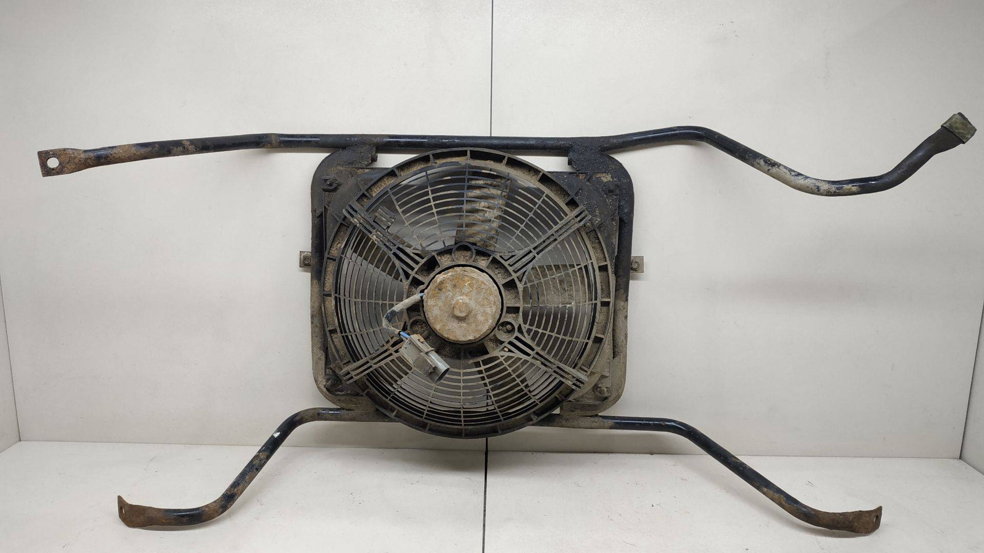 Вентилятор радиатора основного Nissan Serena C23 купить в России