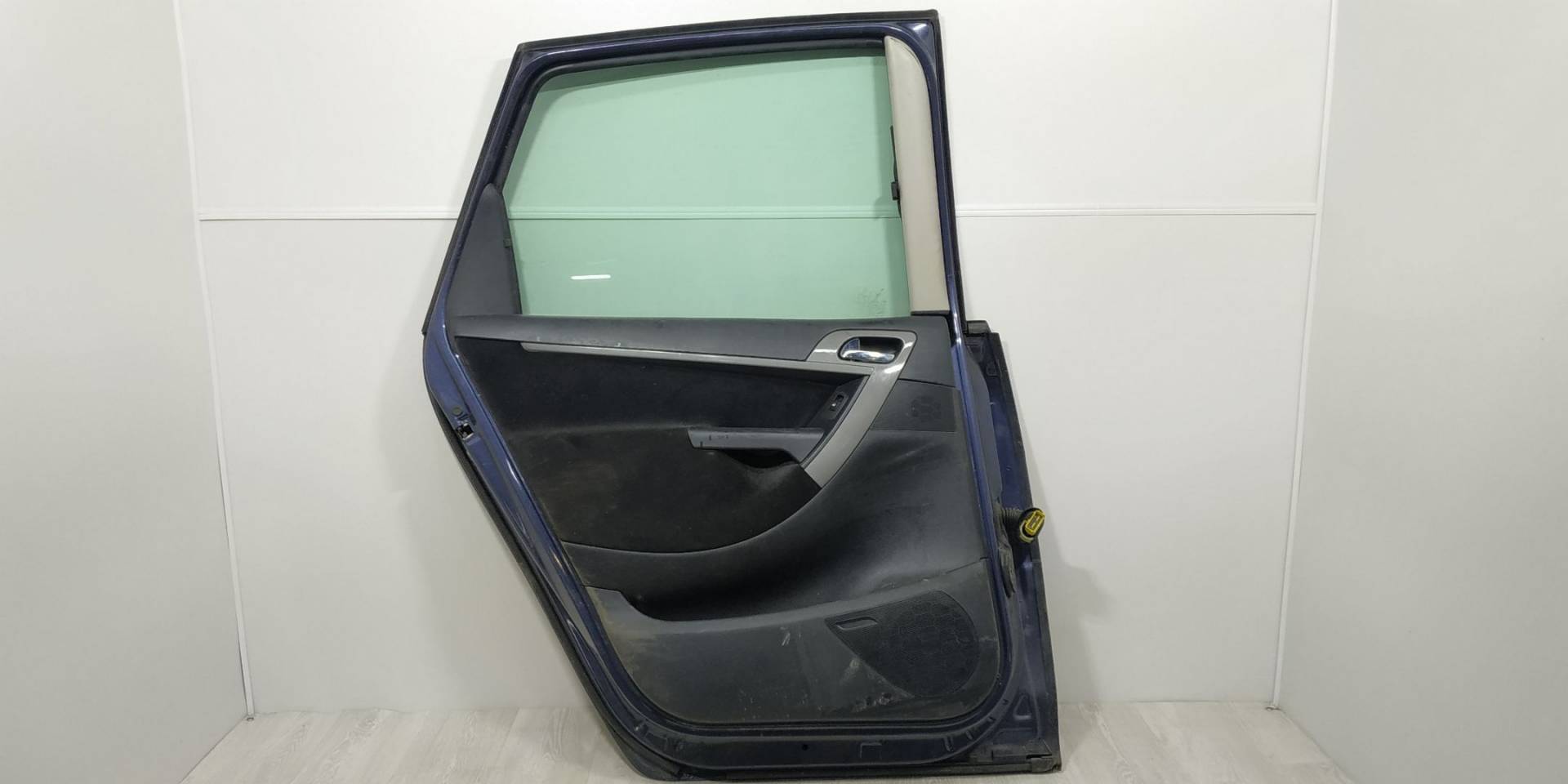 Стекло двери задней левой Citroen C4 Picasso 2 купить в России